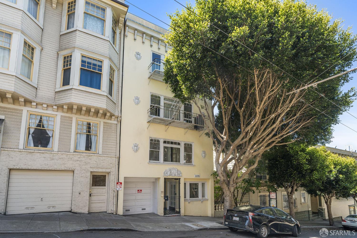 Detail Gallery Image 2 of 14 For 1375 Sacramento St #1,  San Francisco,  CA 94109 - 2 Beds | 1 Baths
