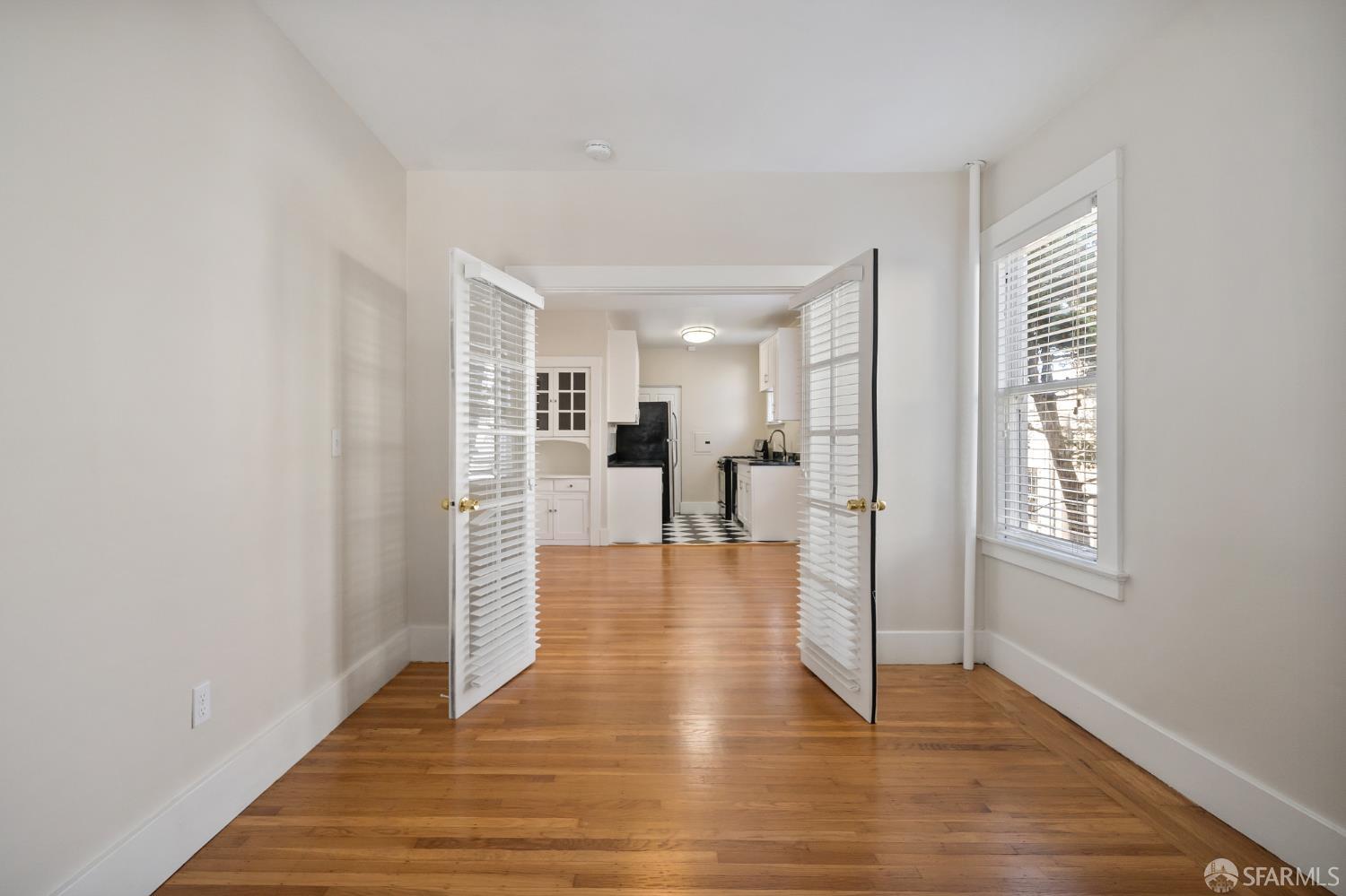 Detail Gallery Image 10 of 14 For 1375 Sacramento St #1,  San Francisco,  CA 94109 - 2 Beds | 1 Baths