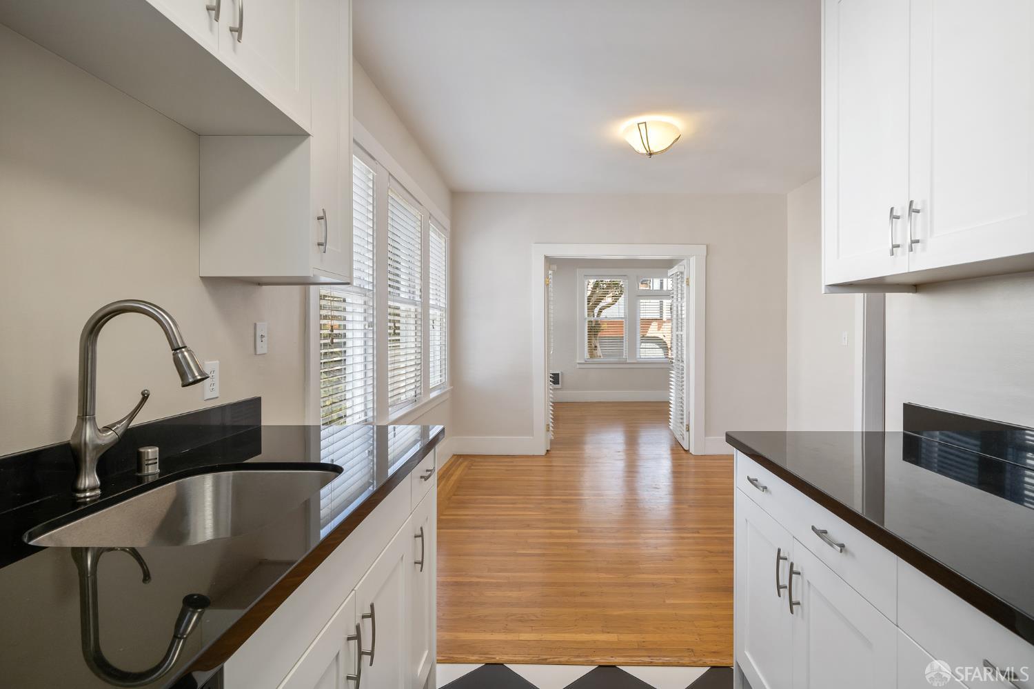 Detail Gallery Image 7 of 14 For 1375 Sacramento St #1,  San Francisco,  CA 94109 - 2 Beds | 1 Baths