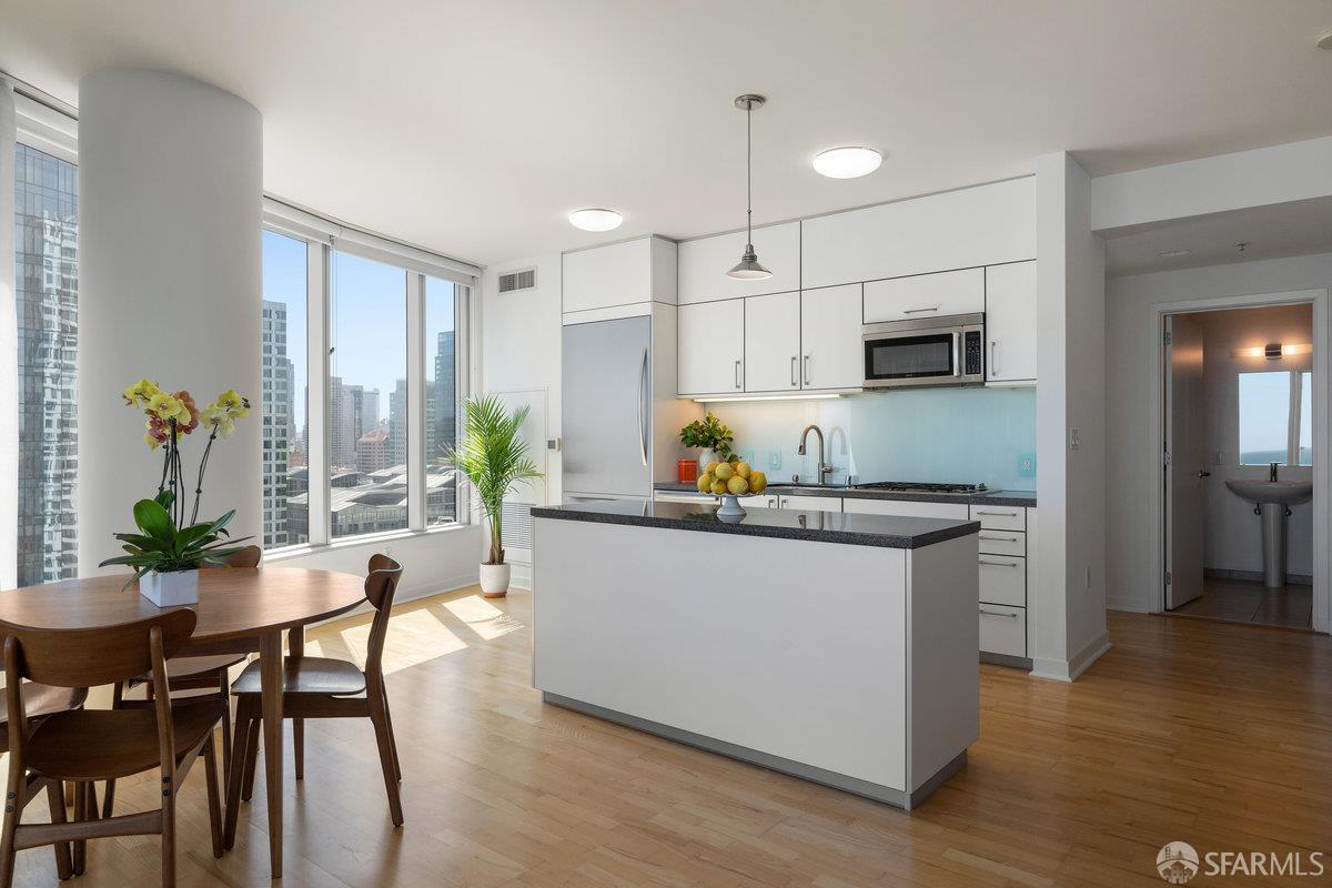 Detail Gallery Image 13 of 49 For 301 Main St 24f,  San Francisco,  CA 94105 - 2 Beds | 2 Baths