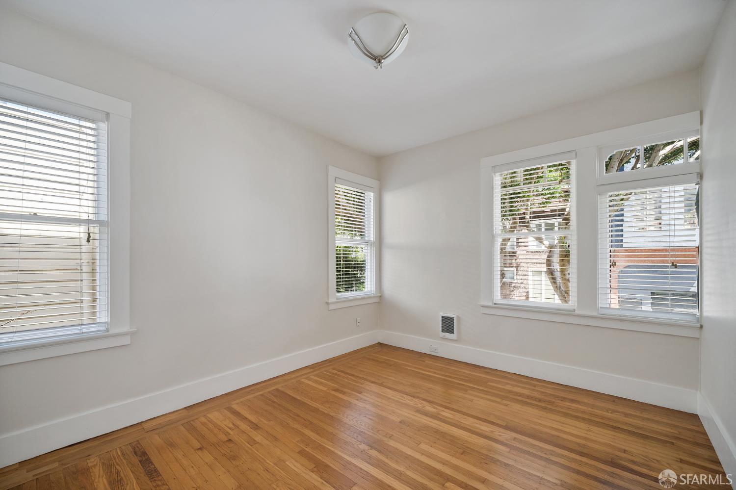 Detail Gallery Image 9 of 14 For 1375 Sacramento St #1,  San Francisco,  CA 94109 - 2 Beds | 1 Baths