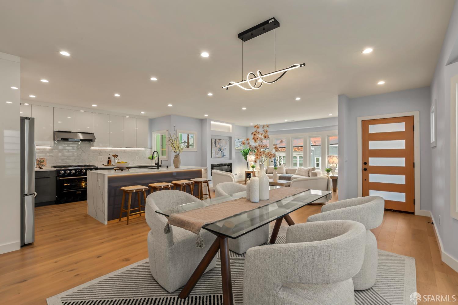 Detail Gallery Image 4 of 79 For 430 Rolph St, San Francisco,  CA 94112 - 5 Beds | 3 Baths