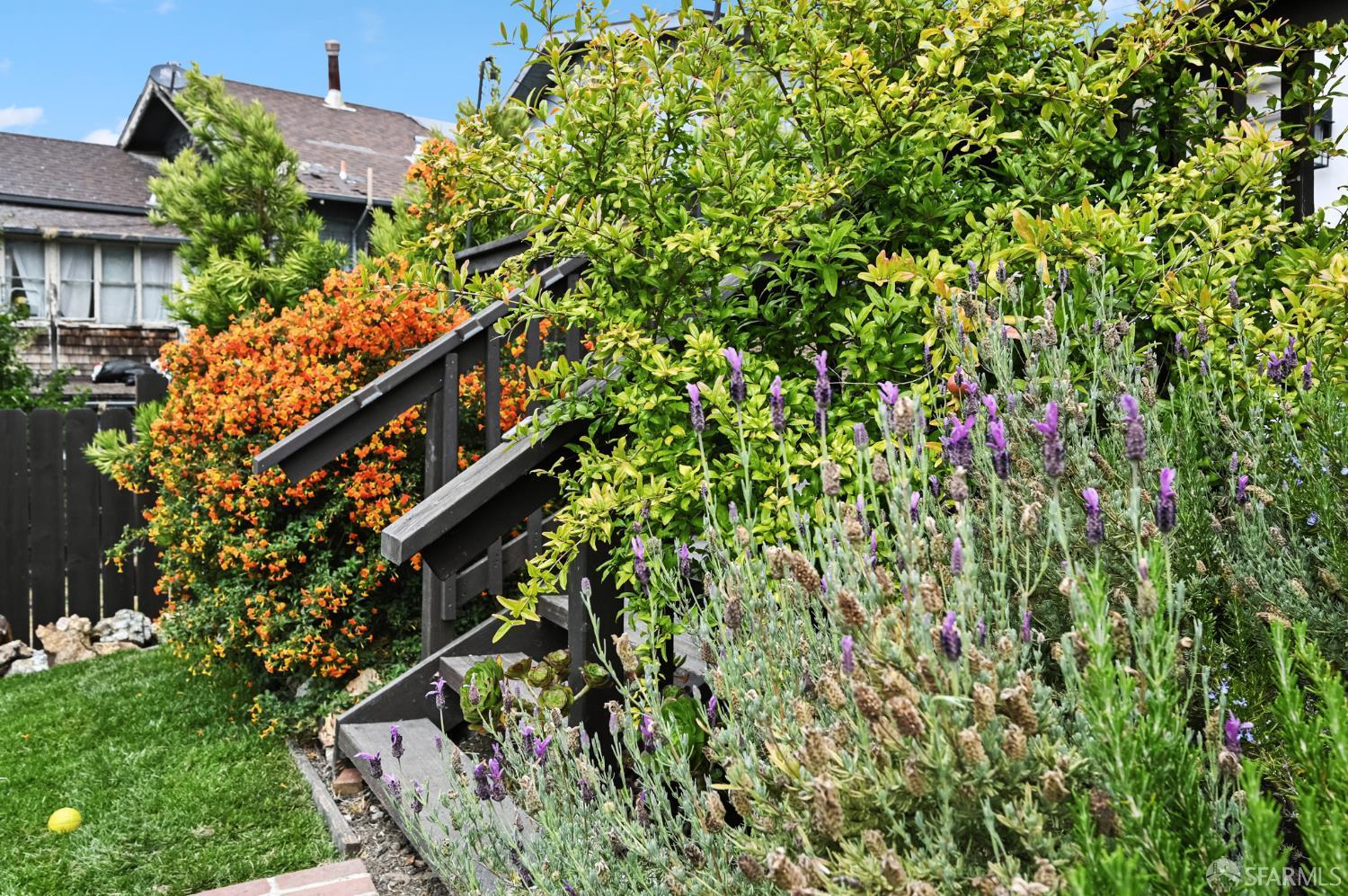 Detail Gallery Image 38 of 42 For 5065 Fairfax Ave, Oakland,  CA 94601 - 3 Beds | 2 Baths