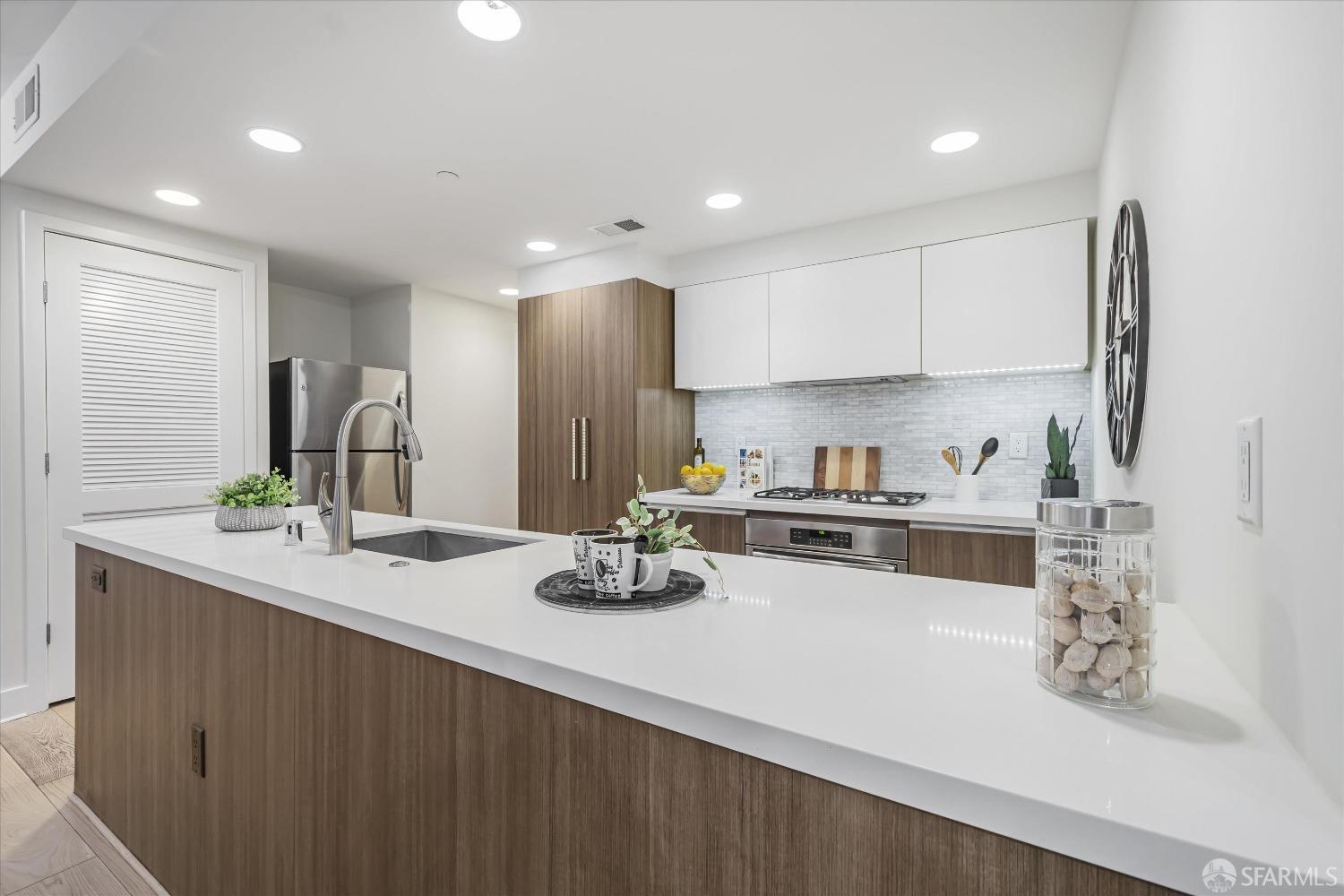 Detail Gallery Image 18 of 46 For 1080 Sutter St #202,  San Francisco,  CA 94109 - 2 Beds | 2 Baths