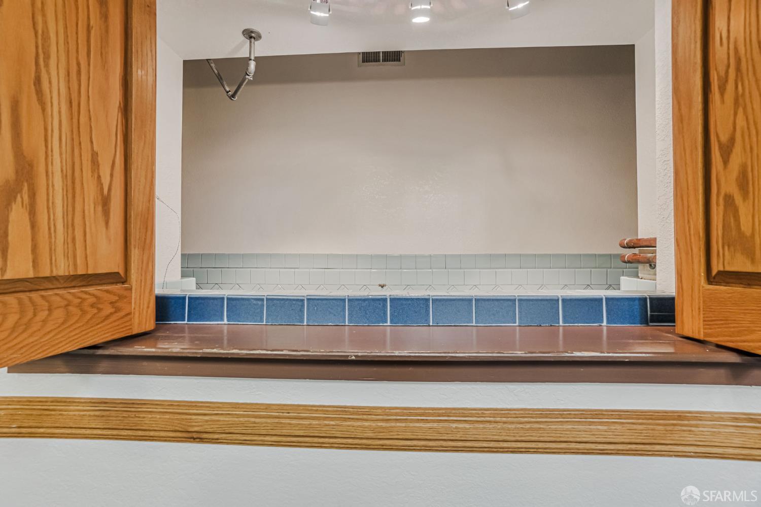 Detail Gallery Image 10 of 28 For 1385 46th Ave, San Francisco,  CA 94122 - – Beds | – Baths