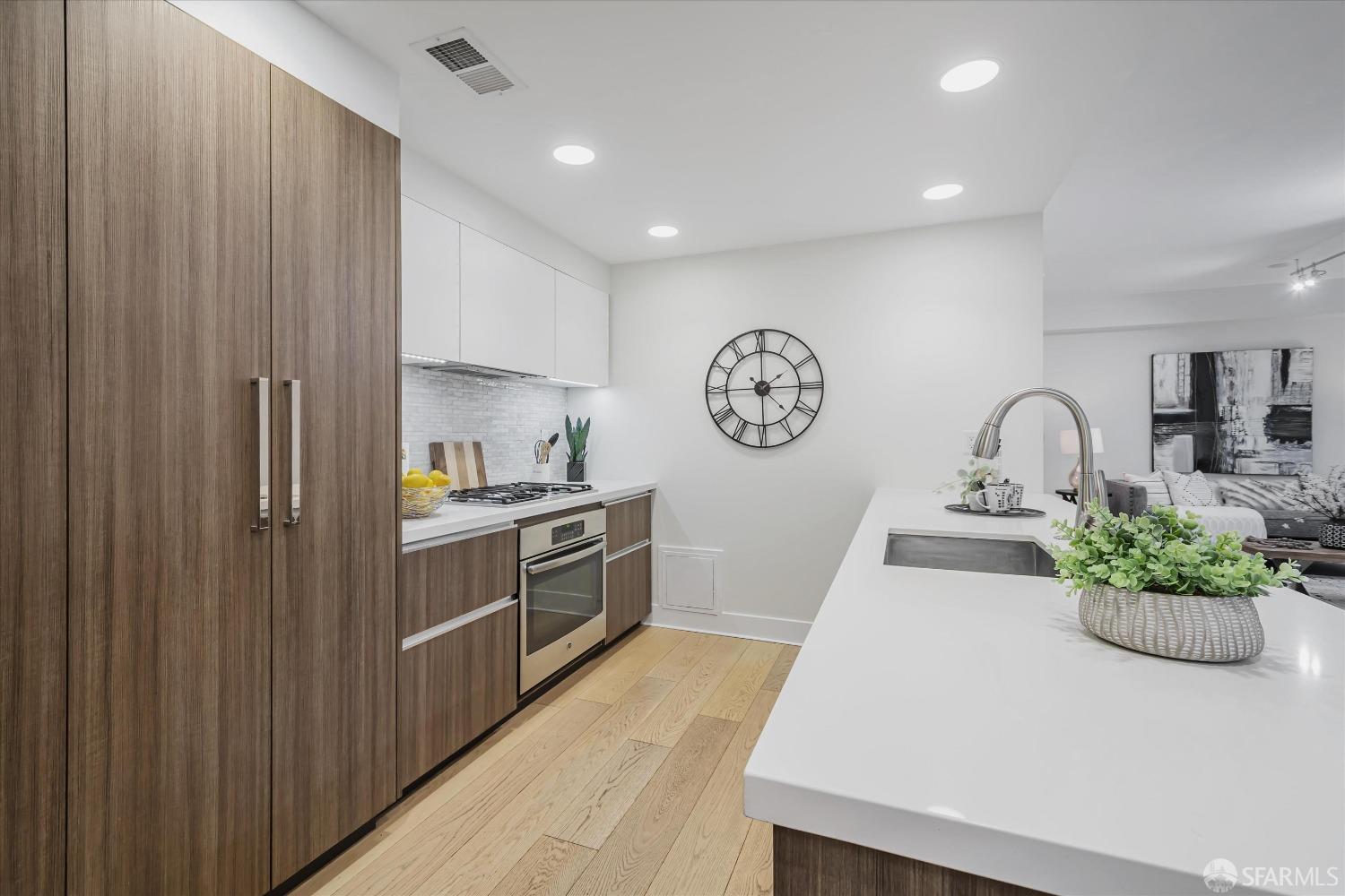 Detail Gallery Image 15 of 46 For 1080 Sutter St #202,  San Francisco,  CA 94109 - 2 Beds | 2 Baths