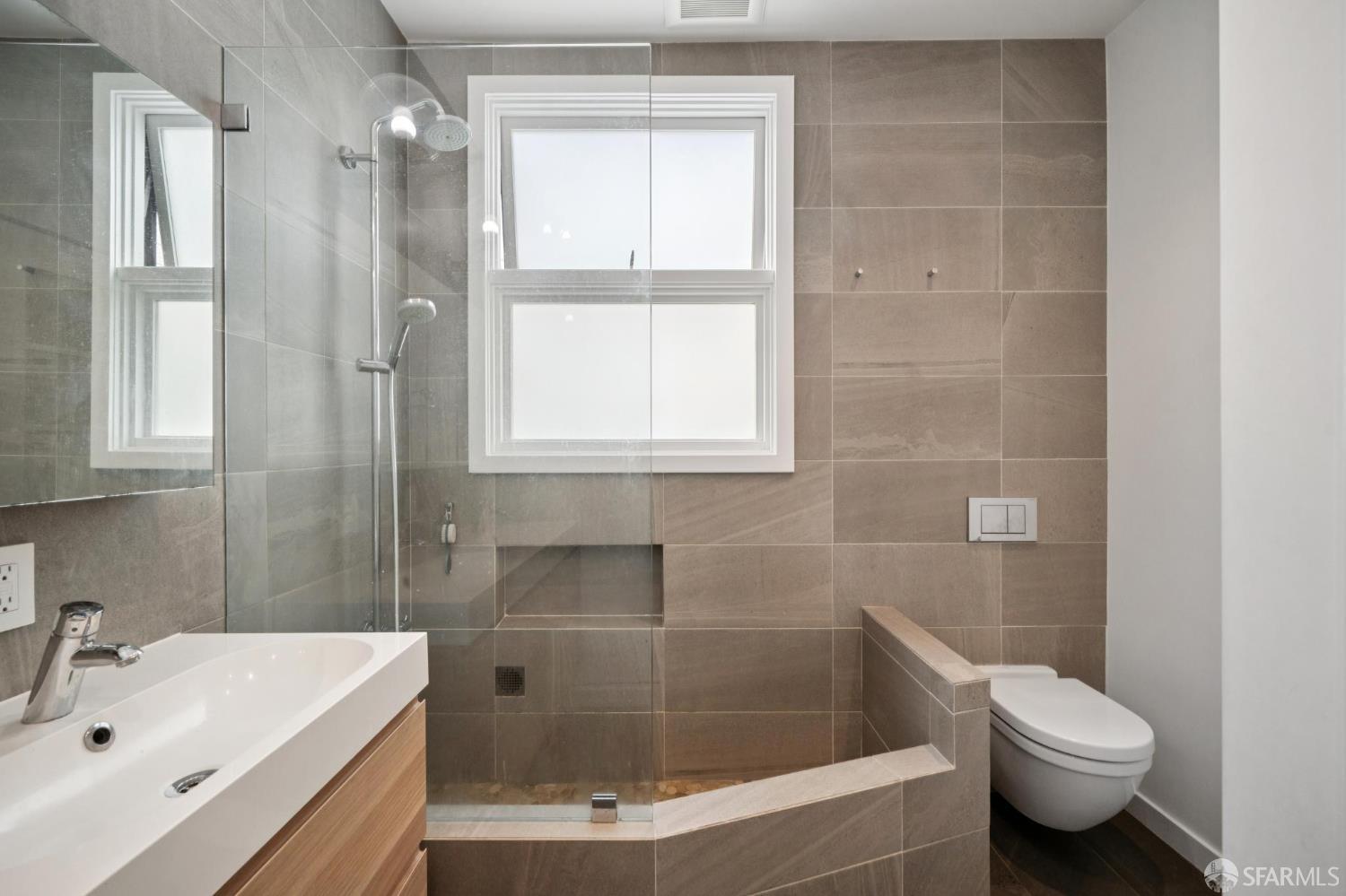 Detail Gallery Image 11 of 22 For 363 Monticello St, San Francisco,  CA 94132 - 2 Beds | 1 Baths