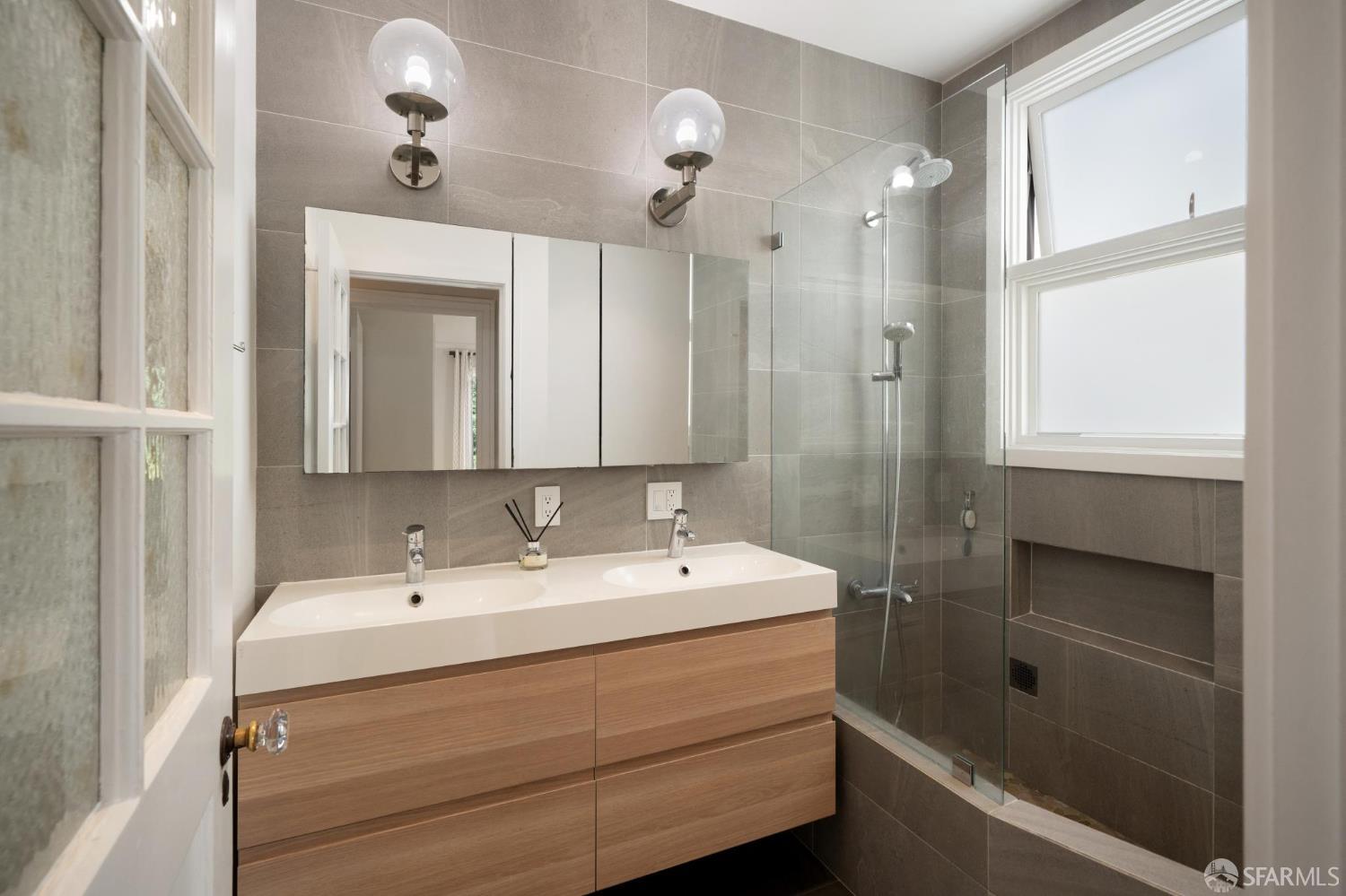 Detail Gallery Image 10 of 22 For 363 Monticello St, San Francisco,  CA 94132 - 2 Beds | 1 Baths
