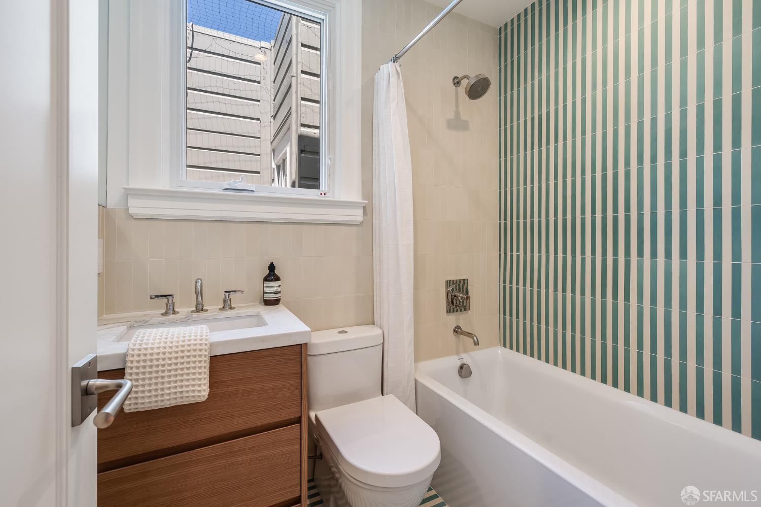 Detail Gallery Image 30 of 55 For 3325 Pierce St, San Francisco,  CA 94123 - 3 Beds | 3 Baths