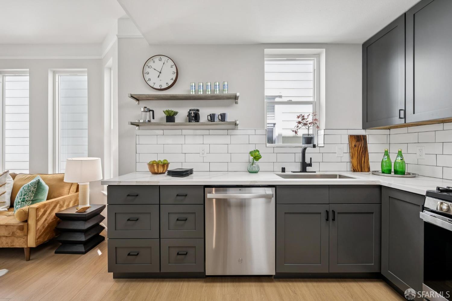 Detail Gallery Image 15 of 33 For 370 Waller St #3,  San Francisco,  CA 94117 - 2 Beds | 2/1 Baths