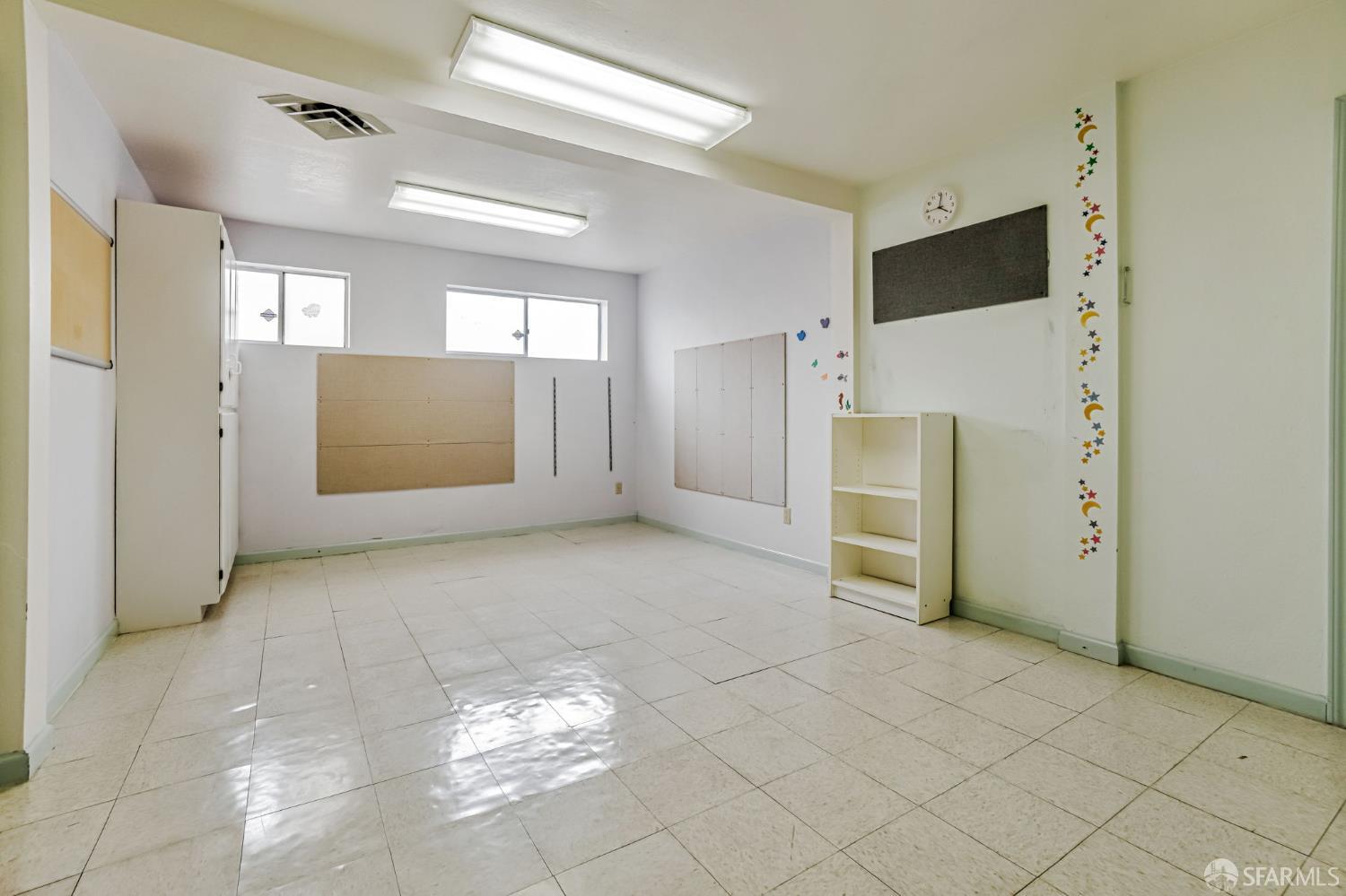 Detail Gallery Image 19 of 28 For 1385 46th Ave, San Francisco,  CA 94122 - – Beds | – Baths