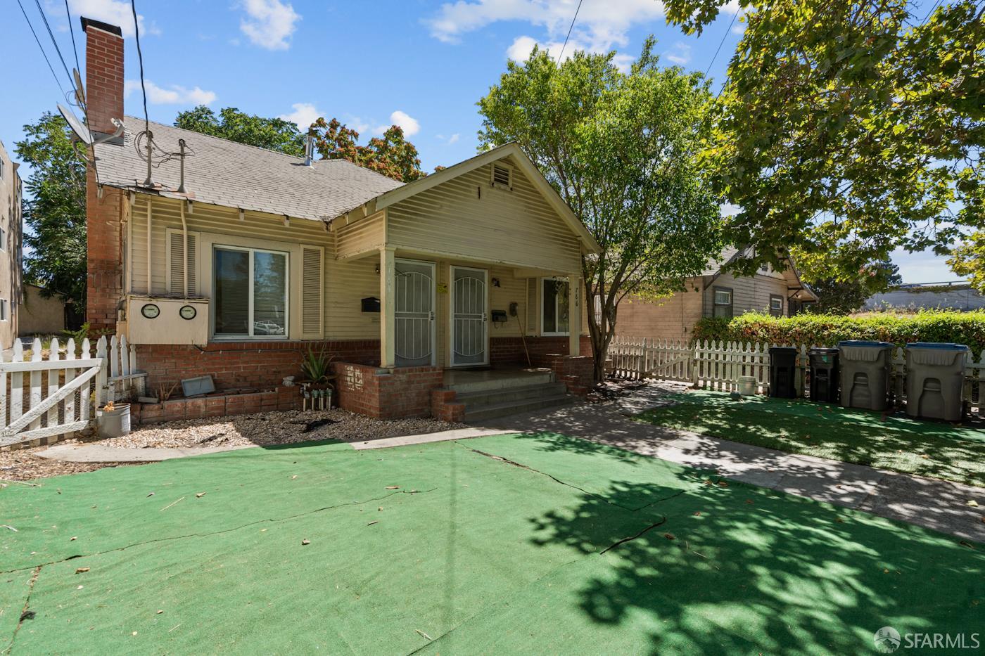Detail Gallery Image 2 of 36 For 784 S 11th St, San Jose,  CA 95112 - – Beds | – Baths