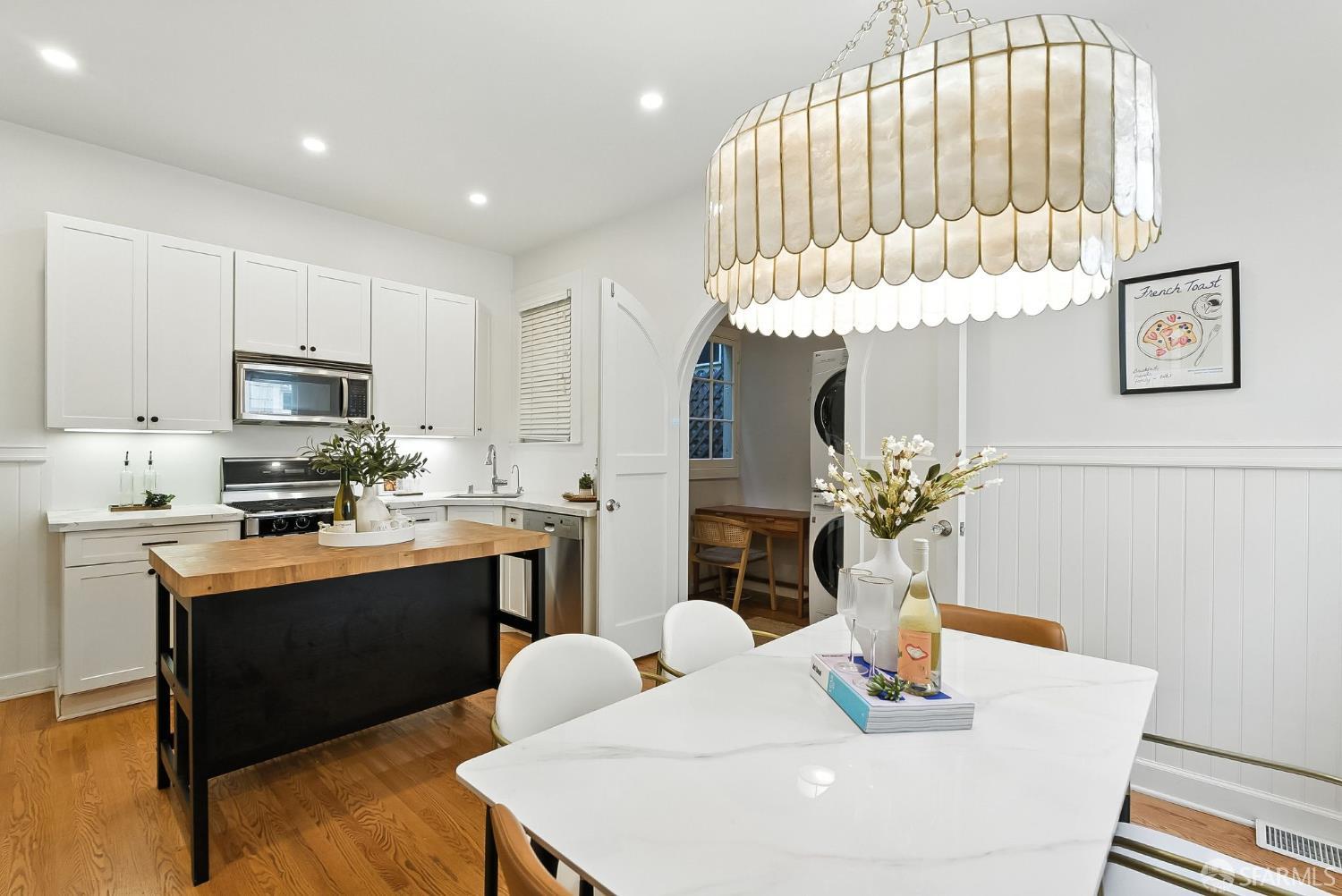 Detail Gallery Image 2 of 33 For 66 Pleasant St, San Francisco,  CA 94108 - 2 Beds | 2 Baths