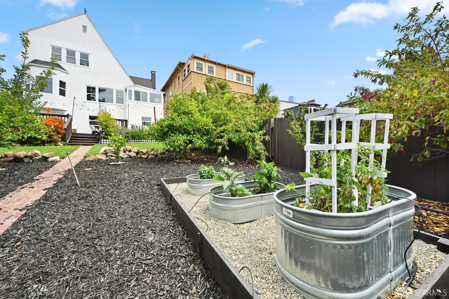 Detail Gallery Image 36 of 42 For 5065 Fairfax Ave, Oakland,  CA 94601 - 3 Beds | 2 Baths