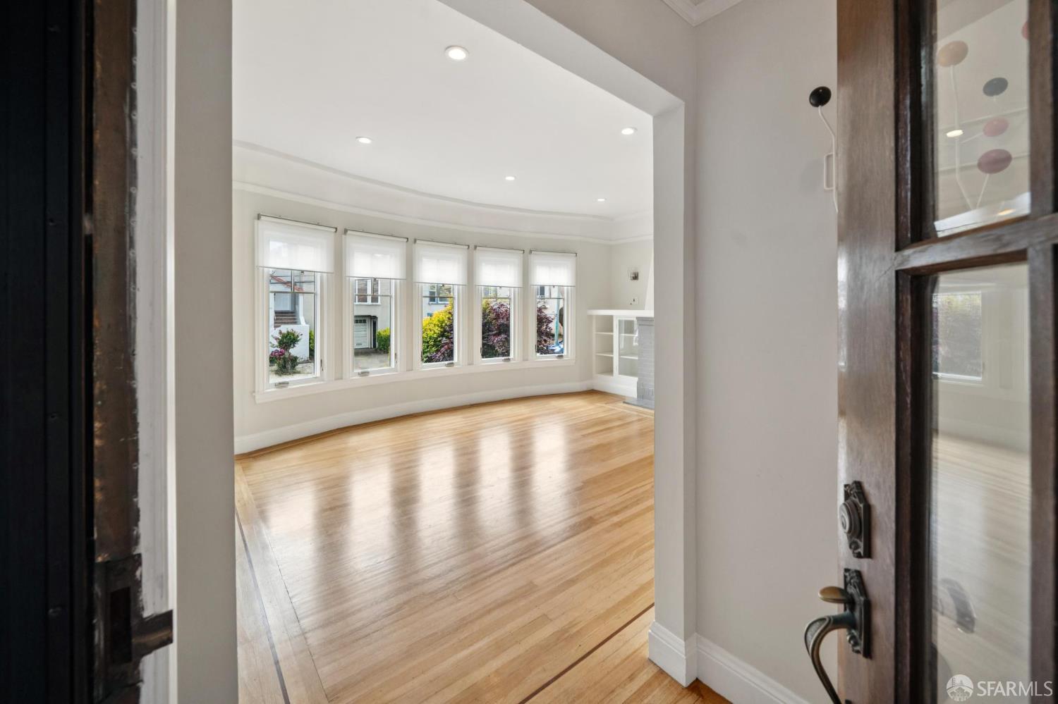 Detail Gallery Image 3 of 22 For 363 Monticello St, San Francisco,  CA 94132 - 2 Beds | 1 Baths