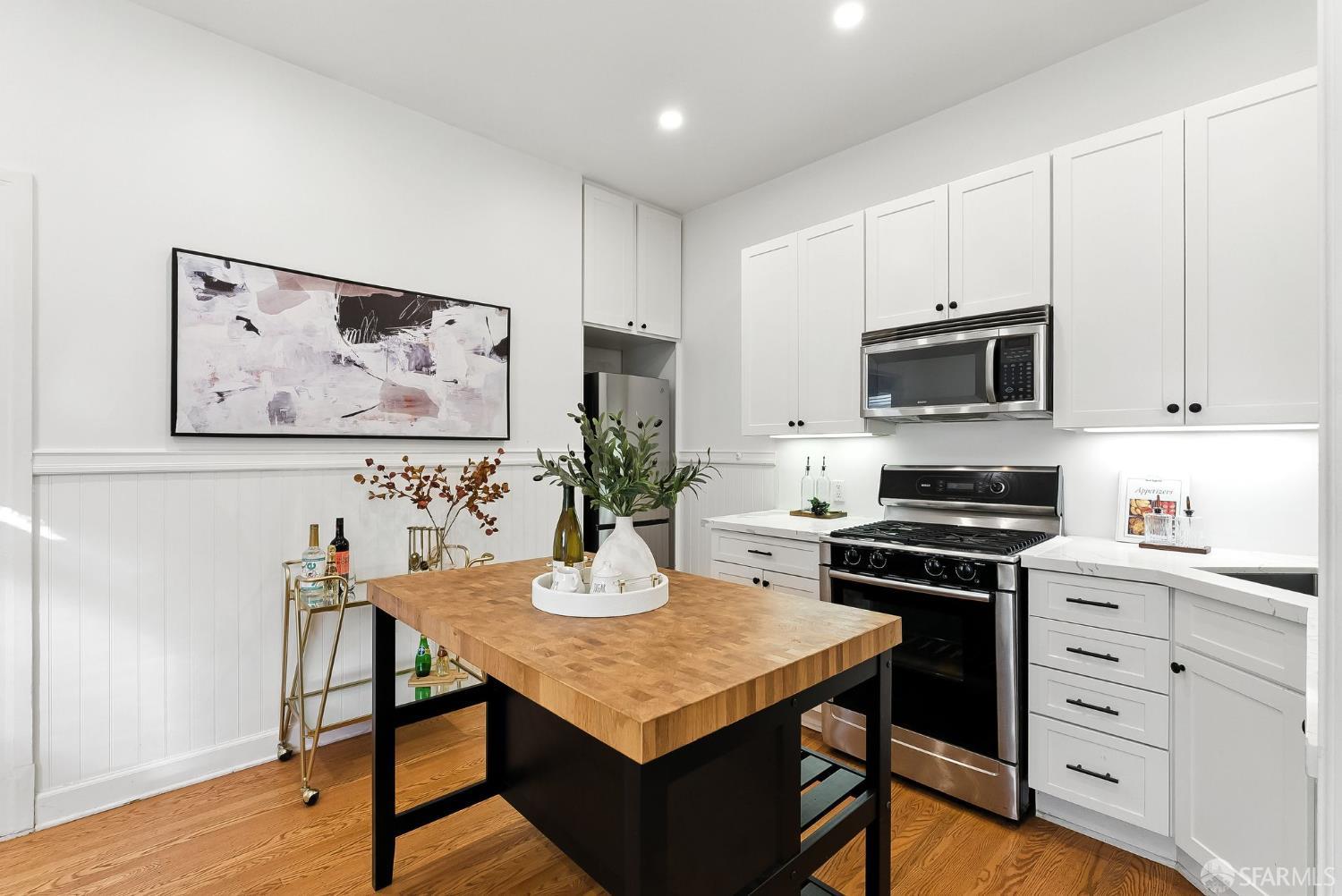 Detail Gallery Image 7 of 33 For 66 Pleasant St, San Francisco,  CA 94108 - 2 Beds | 2 Baths