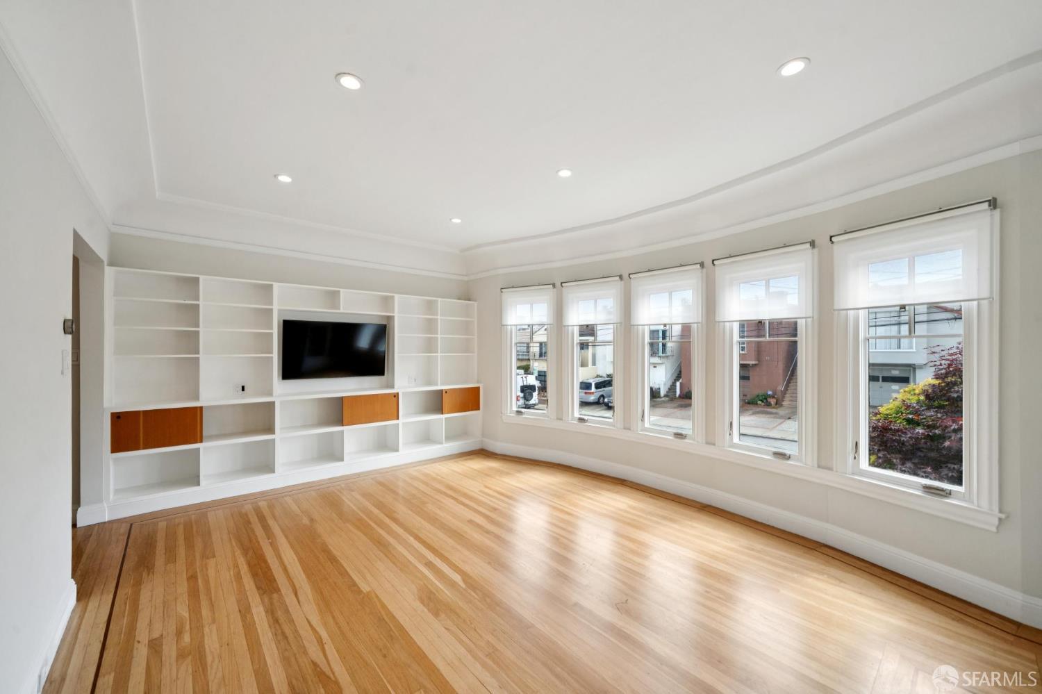 Detail Gallery Image 4 of 22 For 363 Monticello St, San Francisco,  CA 94132 - 2 Beds | 1 Baths