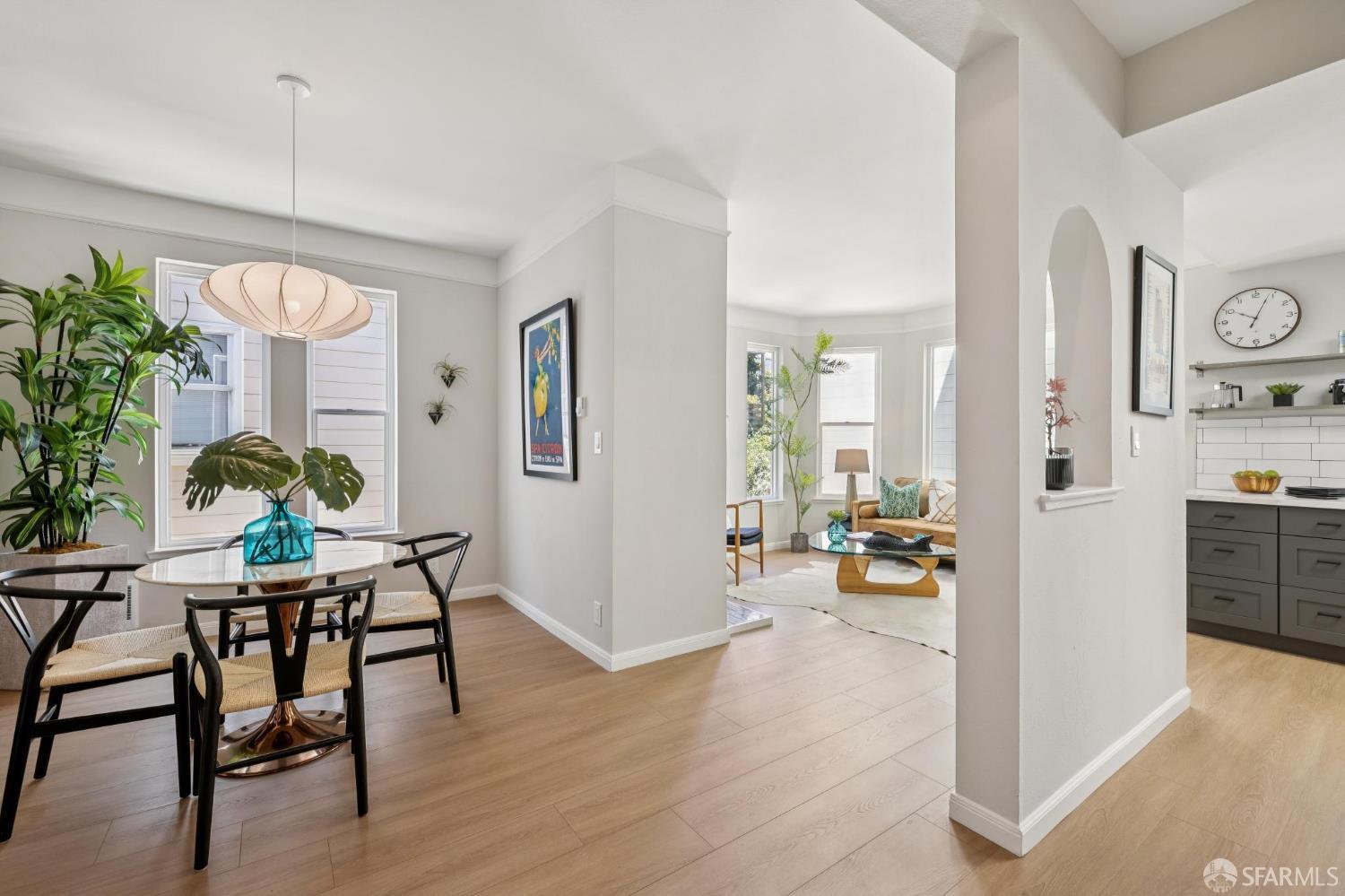 Detail Gallery Image 7 of 33 For 370 Waller St #3,  San Francisco,  CA 94117 - 2 Beds | 2/1 Baths
