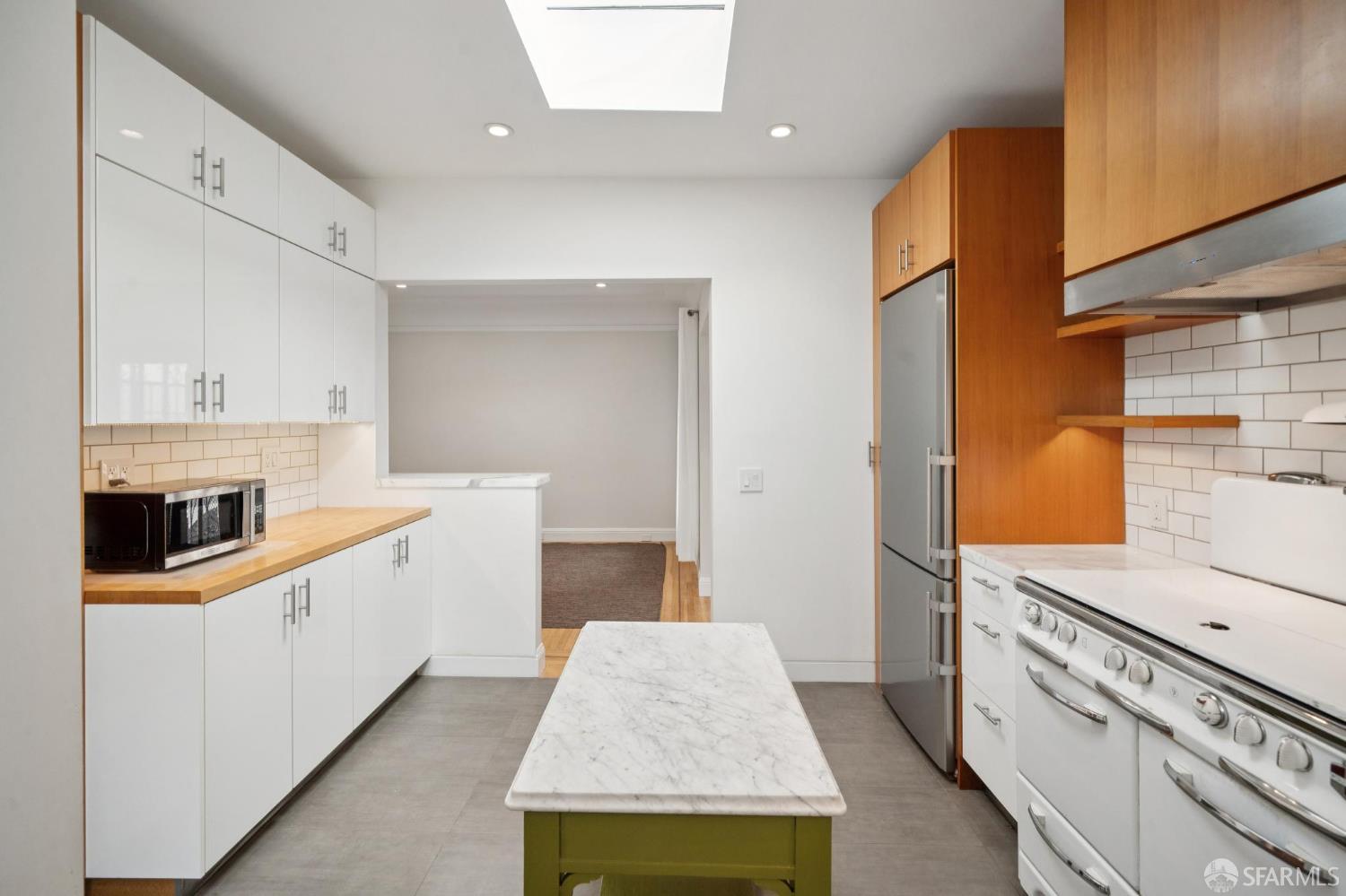 Detail Gallery Image 7 of 22 For 363 Monticello St, San Francisco,  CA 94132 - 2 Beds | 1 Baths