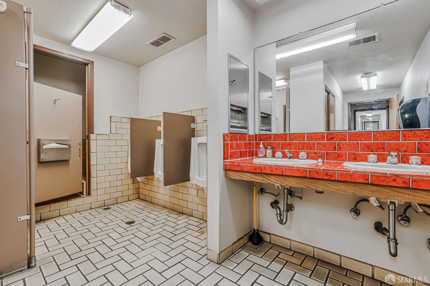 Detail Gallery Image 13 of 28 For 1385 46th Ave, San Francisco,  CA 94122 - – Beds | – Baths