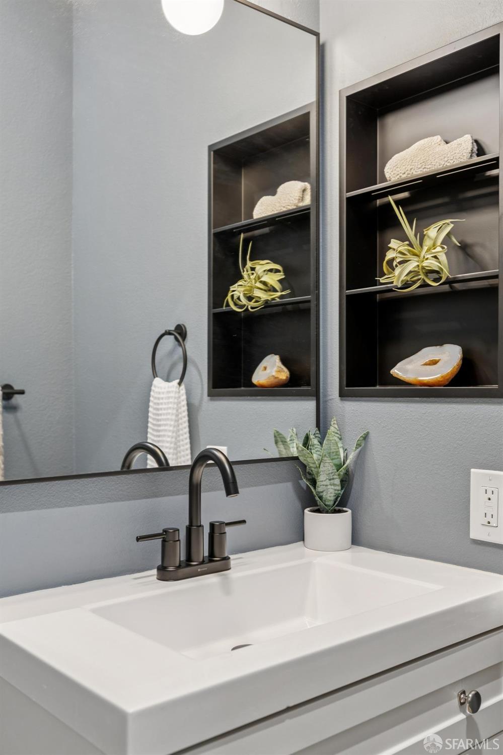 Detail Gallery Image 20 of 33 For 370 Waller St #3,  San Francisco,  CA 94117 - 2 Beds | 2/1 Baths