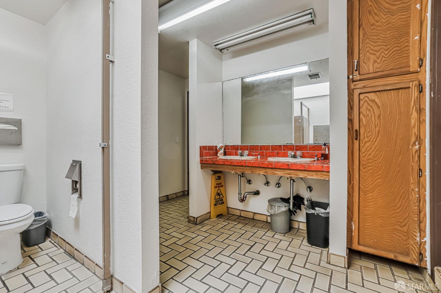 Detail Gallery Image 12 of 28 For 1385 46th Ave, San Francisco,  CA 94122 - – Beds | – Baths