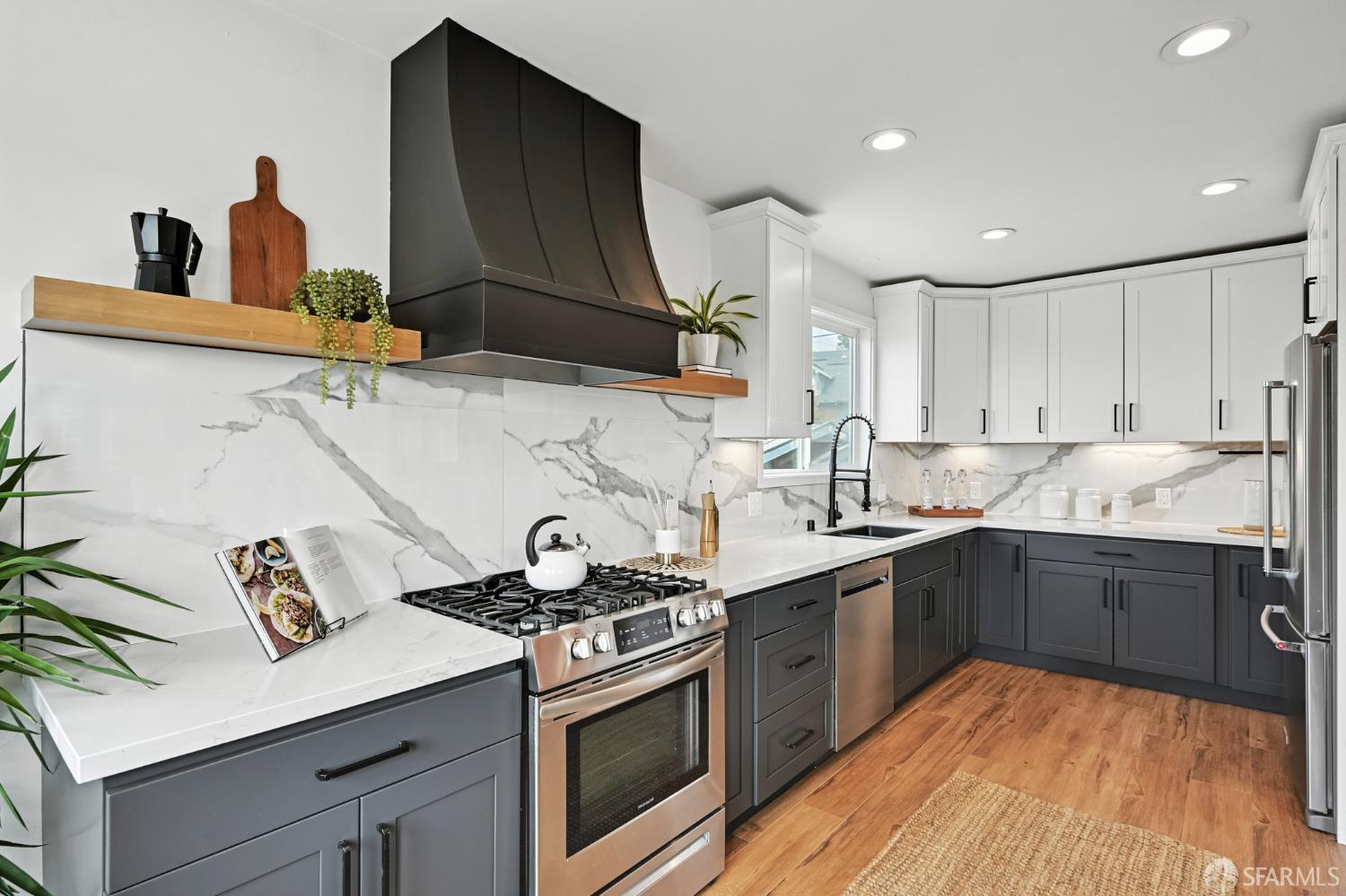 Detail Gallery Image 16 of 42 For 5065 Fairfax Ave, Oakland,  CA 94601 - 3 Beds | 2 Baths