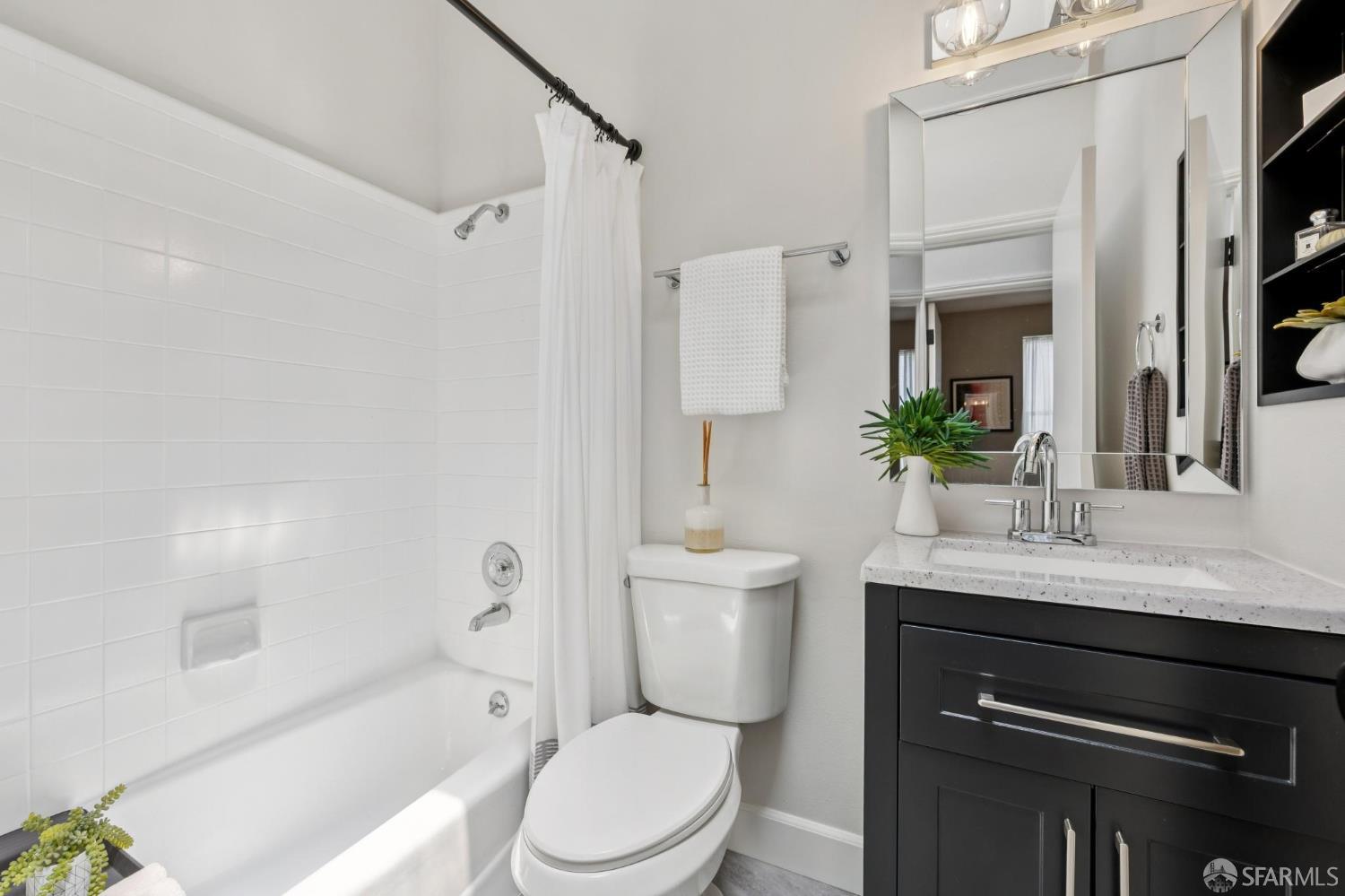 Detail Gallery Image 30 of 33 For 370 Waller St #3,  San Francisco,  CA 94117 - 2 Beds | 2/1 Baths