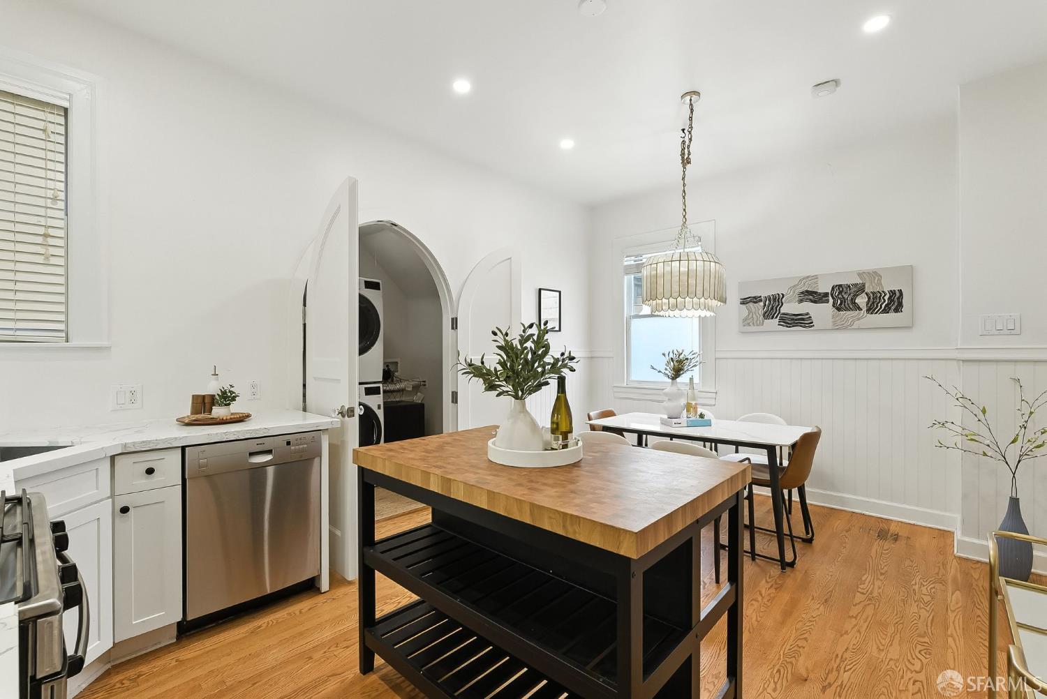 Detail Gallery Image 5 of 33 For 66 Pleasant St, San Francisco,  CA 94108 - 2 Beds | 2 Baths
