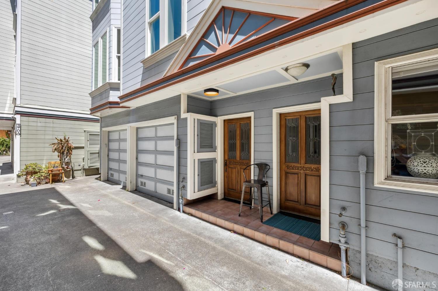 Detail Gallery Image 3 of 33 For 370 Waller St #3,  San Francisco,  CA 94117 - 2 Beds | 2/1 Baths