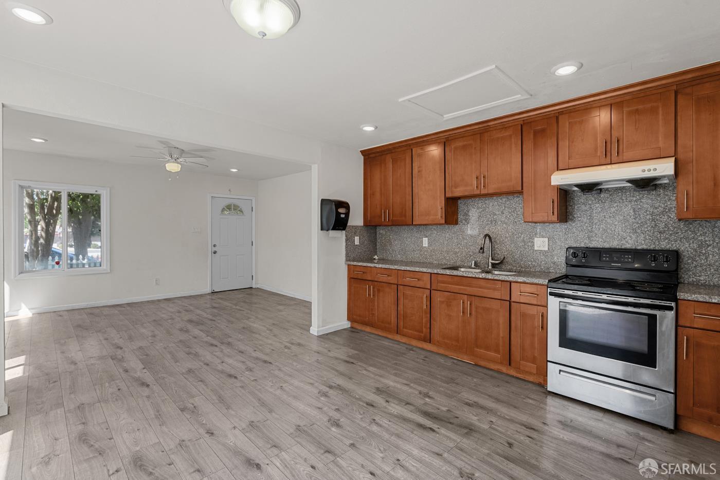 Detail Gallery Image 8 of 36 For 784 S 11th St, San Jose,  CA 95112 - – Beds | – Baths
