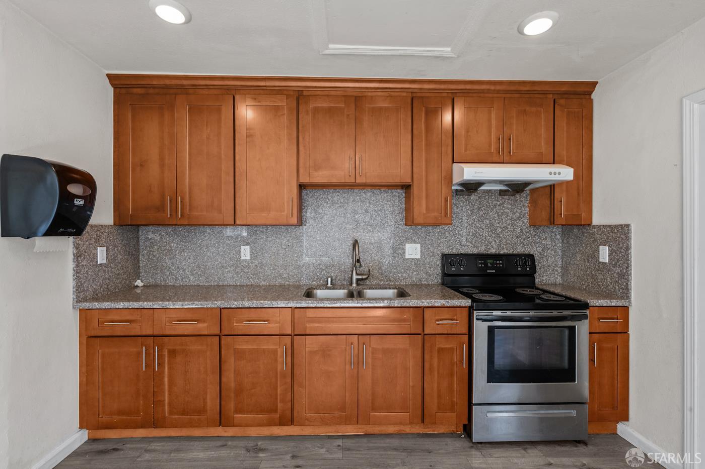 Detail Gallery Image 9 of 36 For 784 S 11th St, San Jose,  CA 95112 - – Beds | – Baths