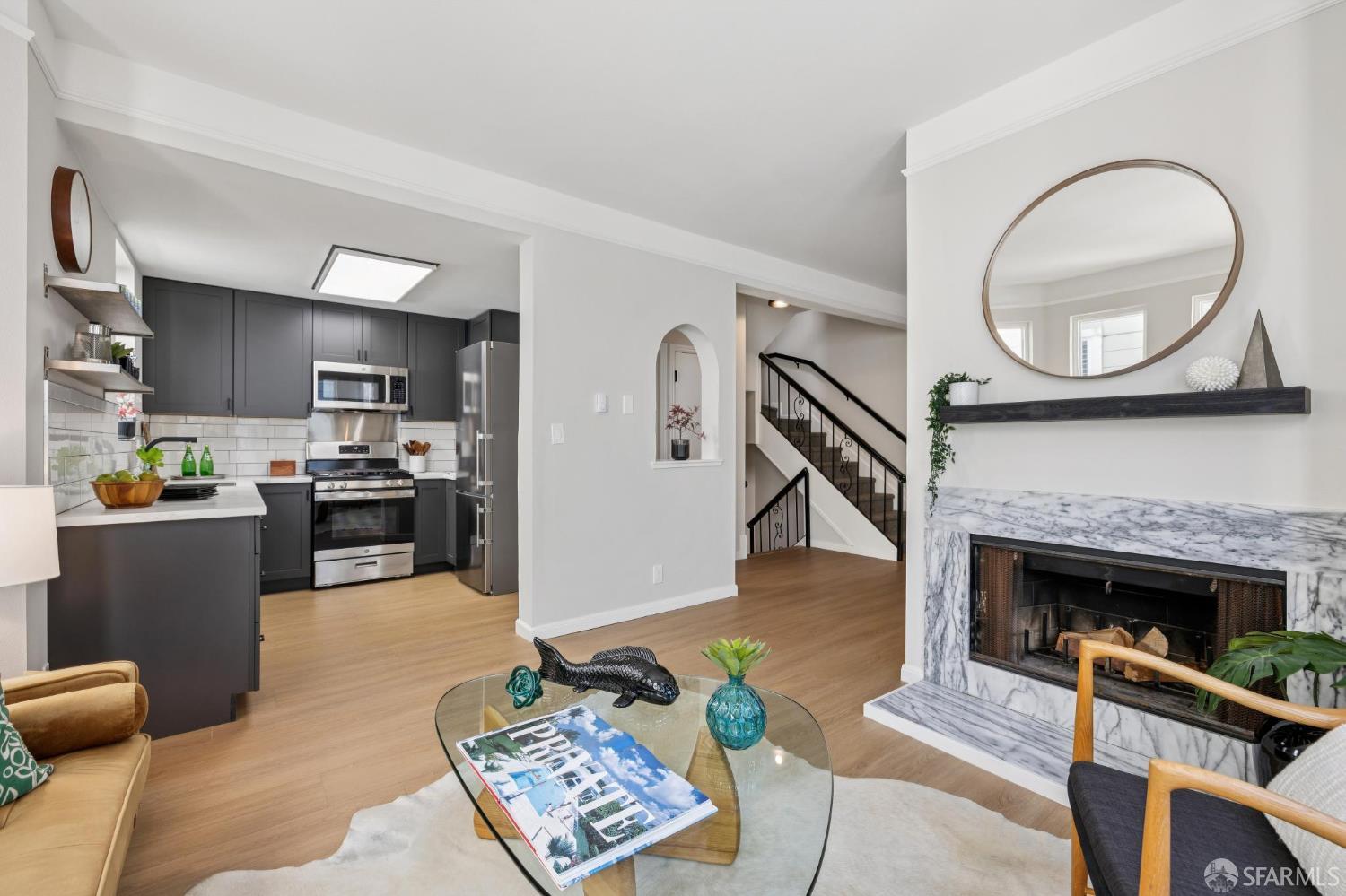 Detail Gallery Image 11 of 33 For 370 Waller St #3,  San Francisco,  CA 94117 - 2 Beds | 2/1 Baths