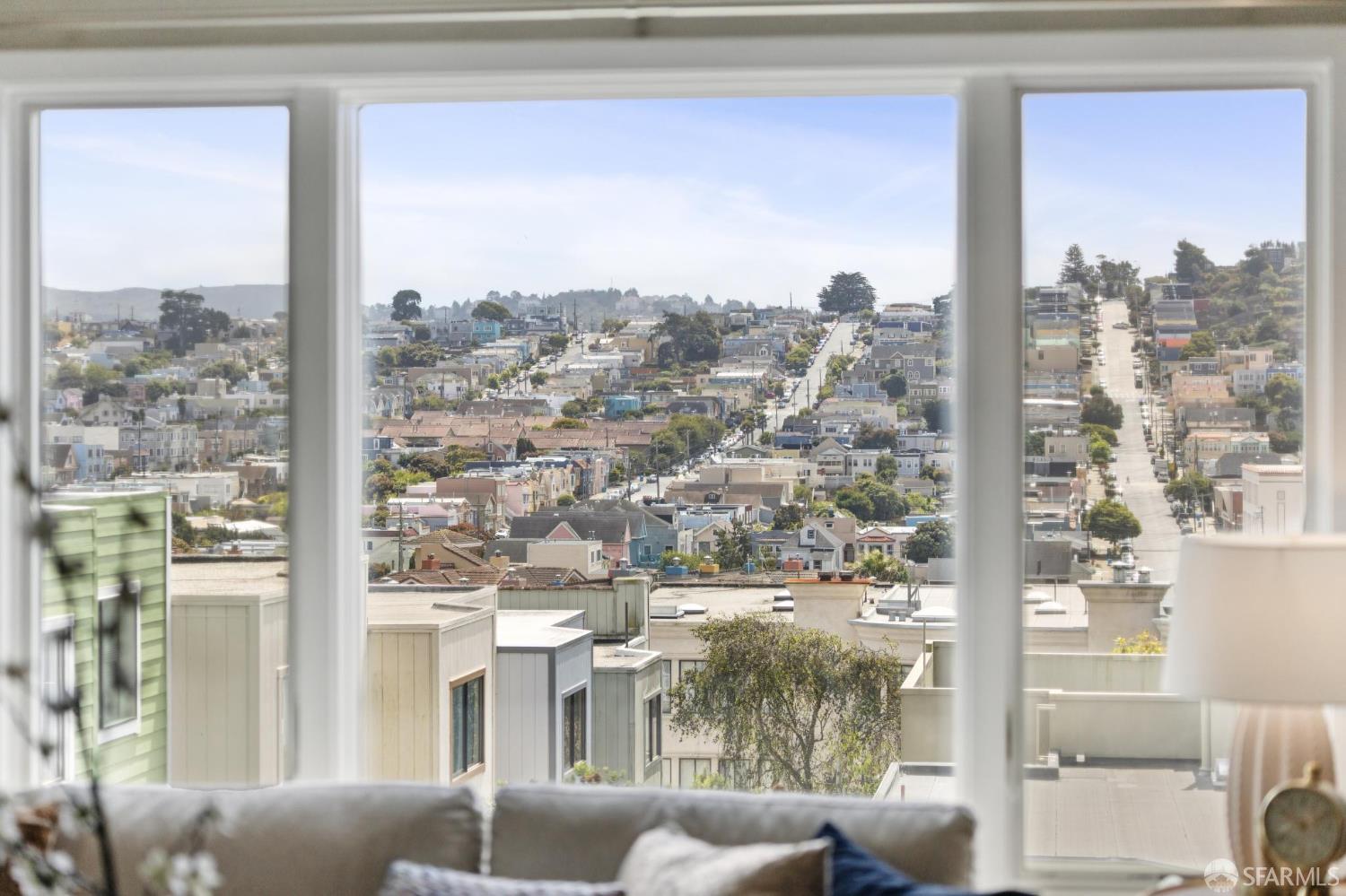 Detail Gallery Image 5 of 37 For 135 Dorado Ter, San Francisco,  CA 94112 - 3 Beds | 2 Baths