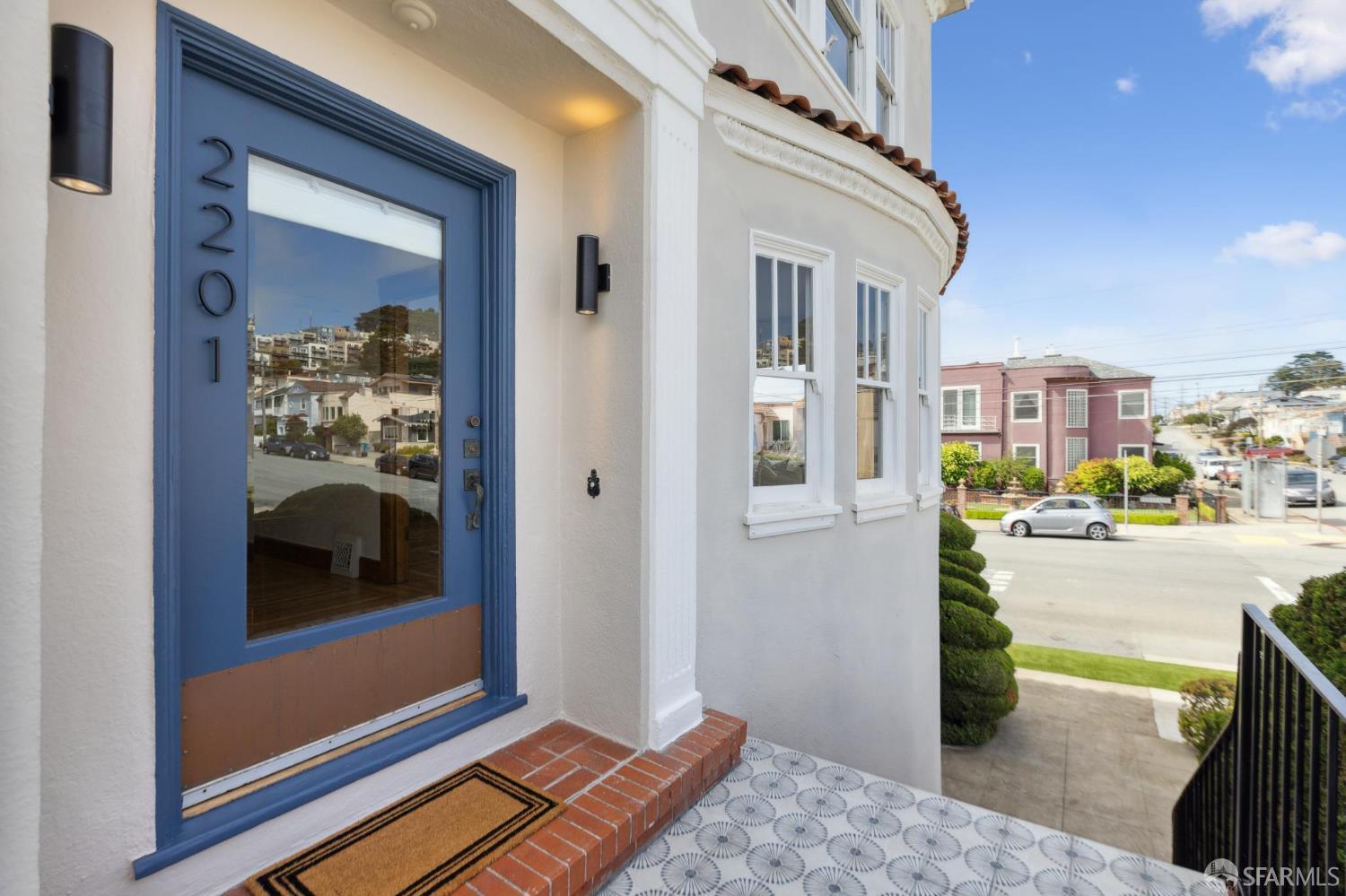 Detail Gallery Image 8 of 94 For 2201 17th Ave, San Francisco,  CA 94116 - 4 Beds | 1/1 Baths