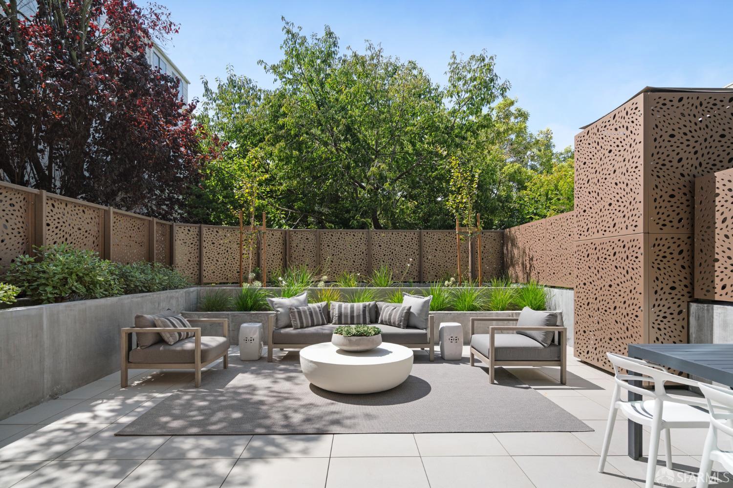 Detail Gallery Image 1 of 1 For 2525 Van Ness Ave #103,  San Francisco,  CA 94109 - 2 Beds | 2/1 Baths