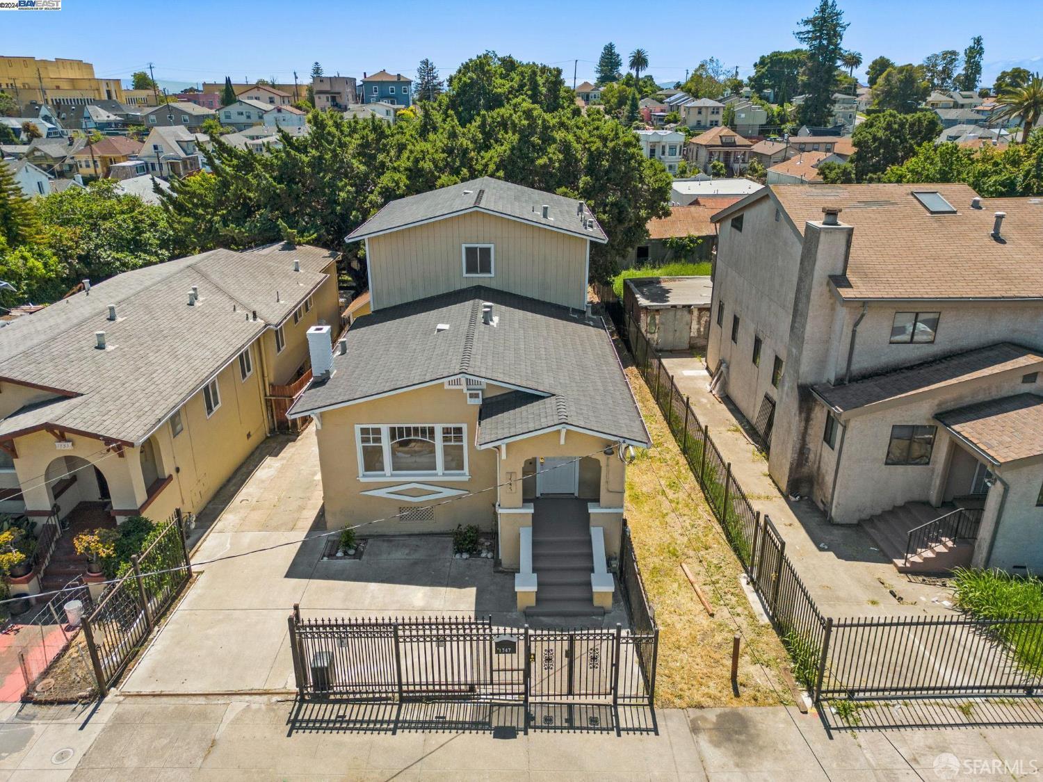 Detail Gallery Image 19 of 19 For 1747 E 22nd St, Oakland,  CA 94606 - 4 Beds | 3 Baths