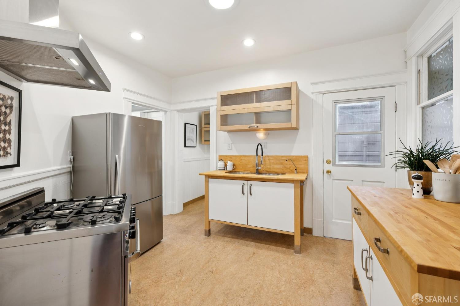 Detail Gallery Image 24 of 46 For 1006 Cole St, San Francisco,  CA 94117 - 3 Beds | 1 Baths
