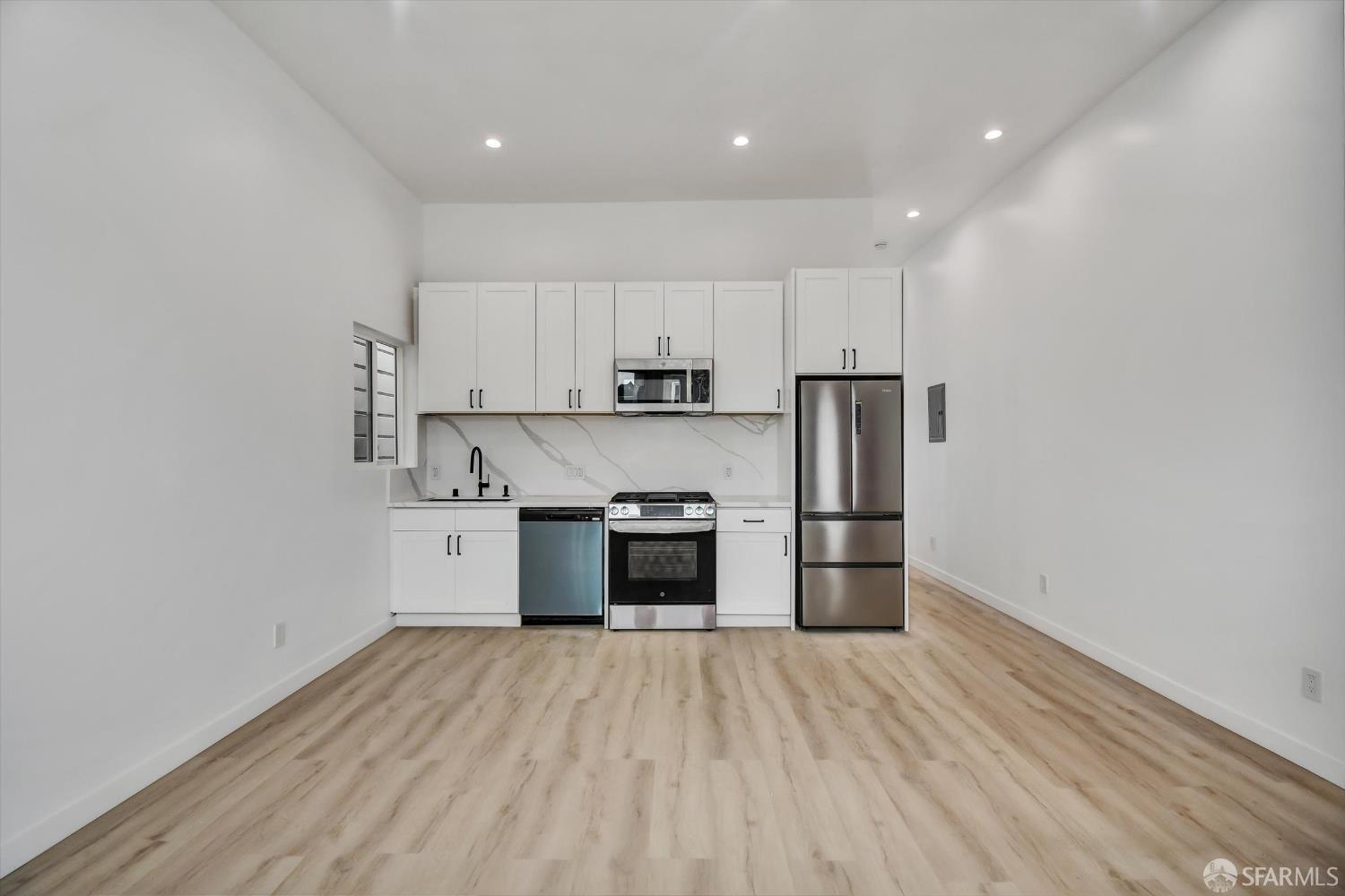 Detail Gallery Image 10 of 25 For 337 Jules Ave, San Francisco,  CA 94112 - 2 Beds | 1 Baths