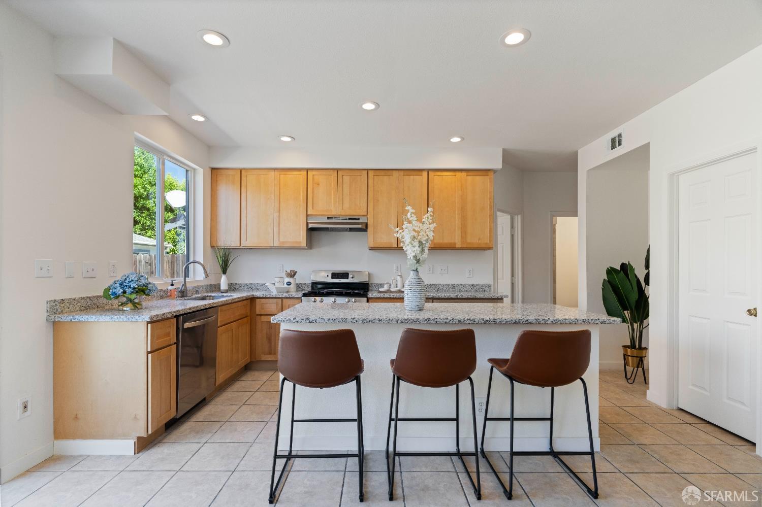 Detail Gallery Image 9 of 43 For 503 Malicoat Ave, Oakley,  CA 94561 - 5 Beds | 3 Baths