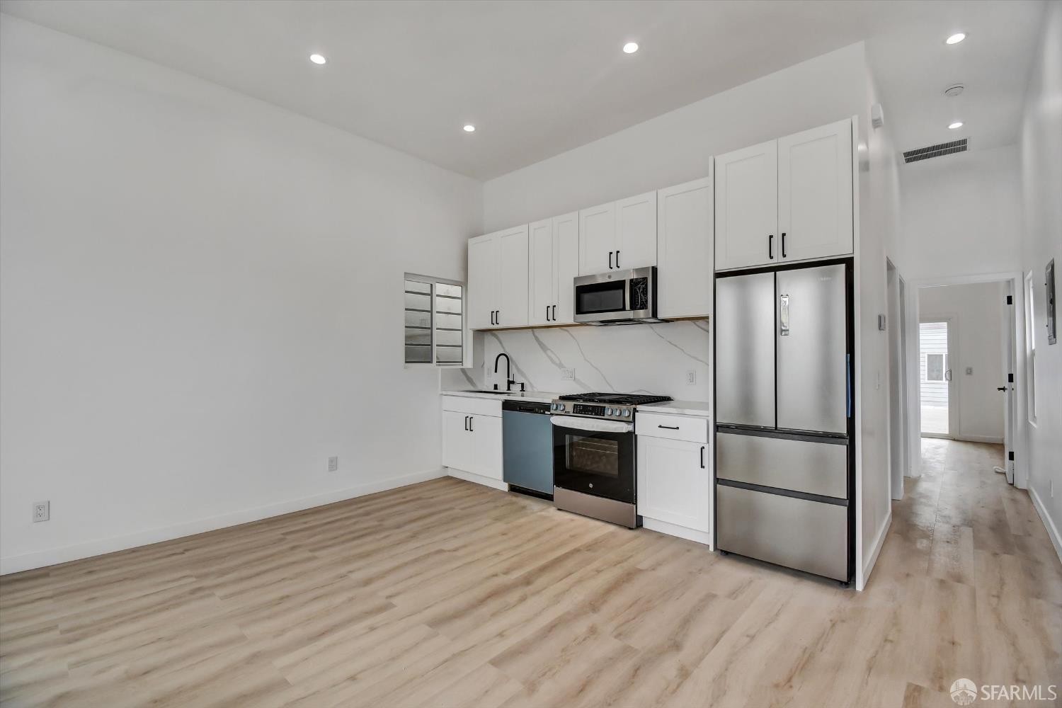 Detail Gallery Image 12 of 25 For 337 Jules Ave, San Francisco,  CA 94112 - 2 Beds | 1 Baths