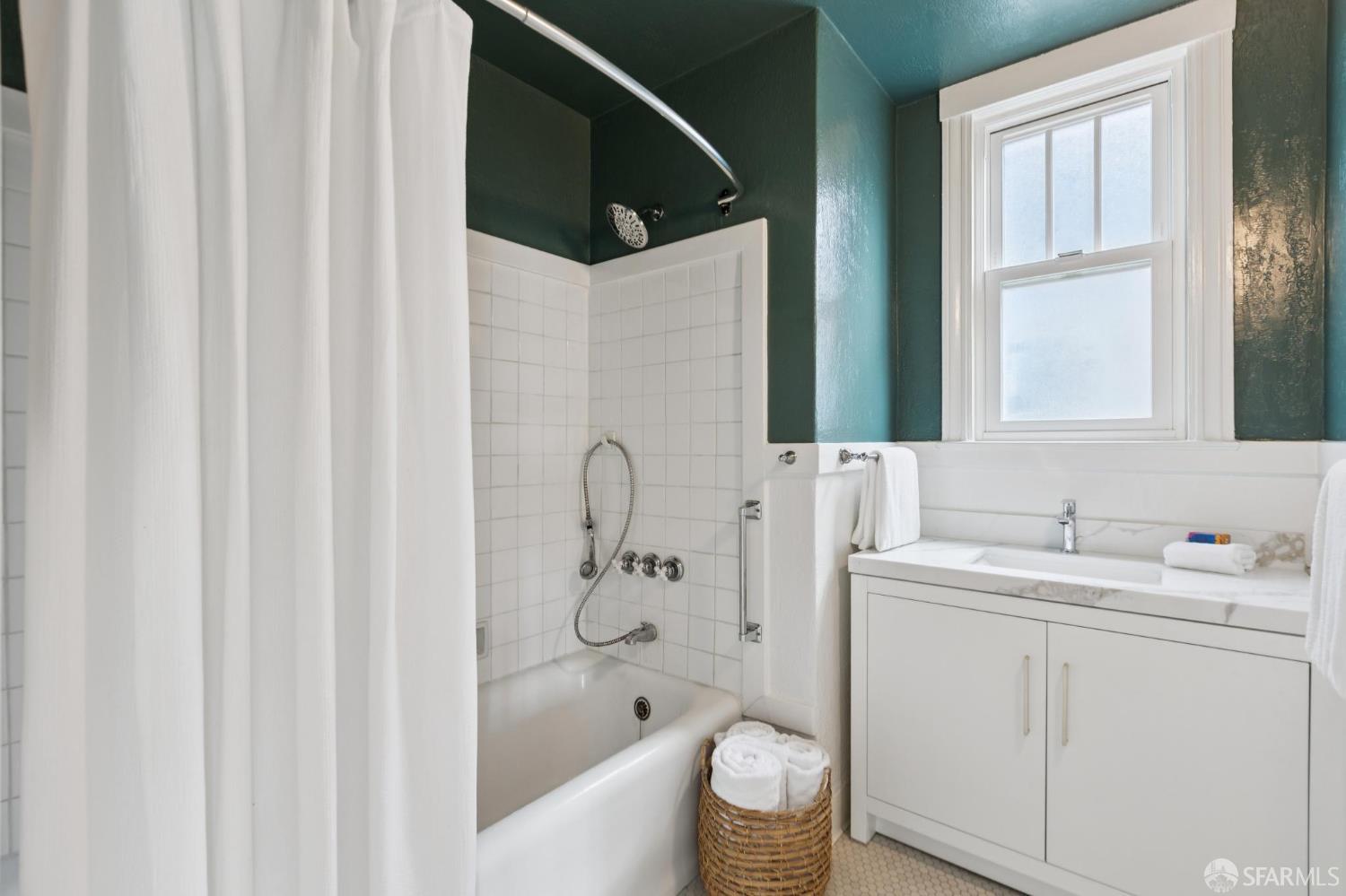 Detail Gallery Image 62 of 94 For 2201 17th Ave, San Francisco,  CA 94116 - 4 Beds | 1/1 Baths