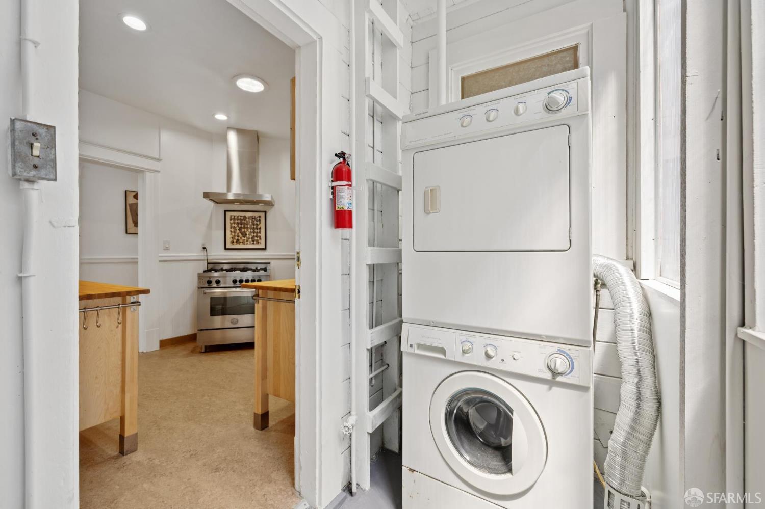 Detail Gallery Image 28 of 46 For 1006 Cole St, San Francisco,  CA 94117 - 3 Beds | 1 Baths