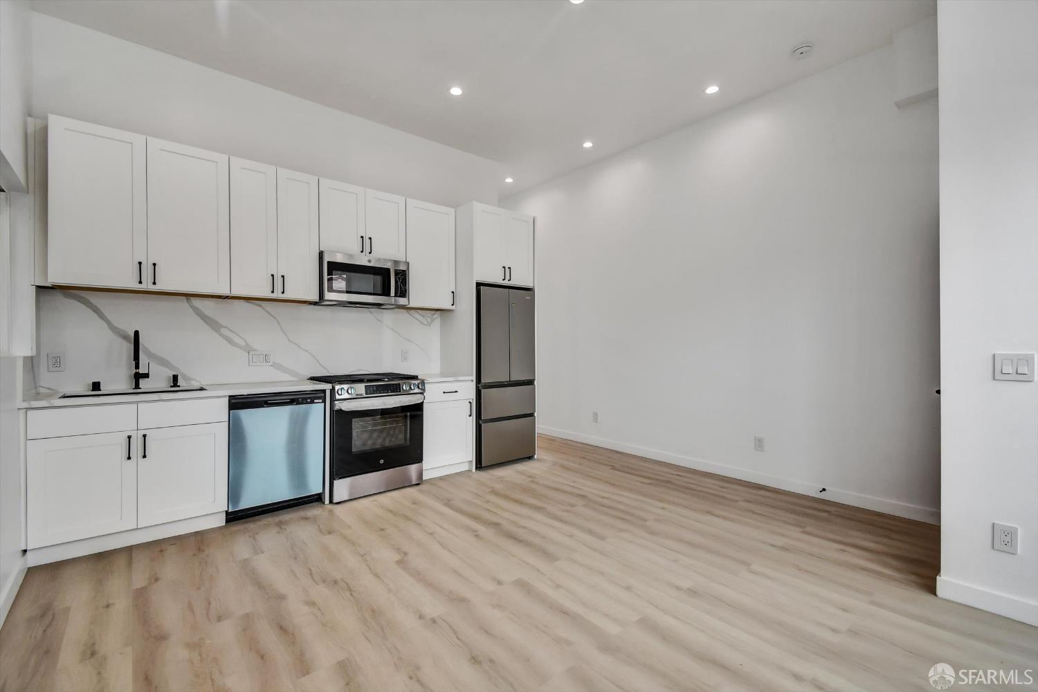 Detail Gallery Image 11 of 25 For 337 Jules Ave, San Francisco,  CA 94112 - 2 Beds | 1 Baths
