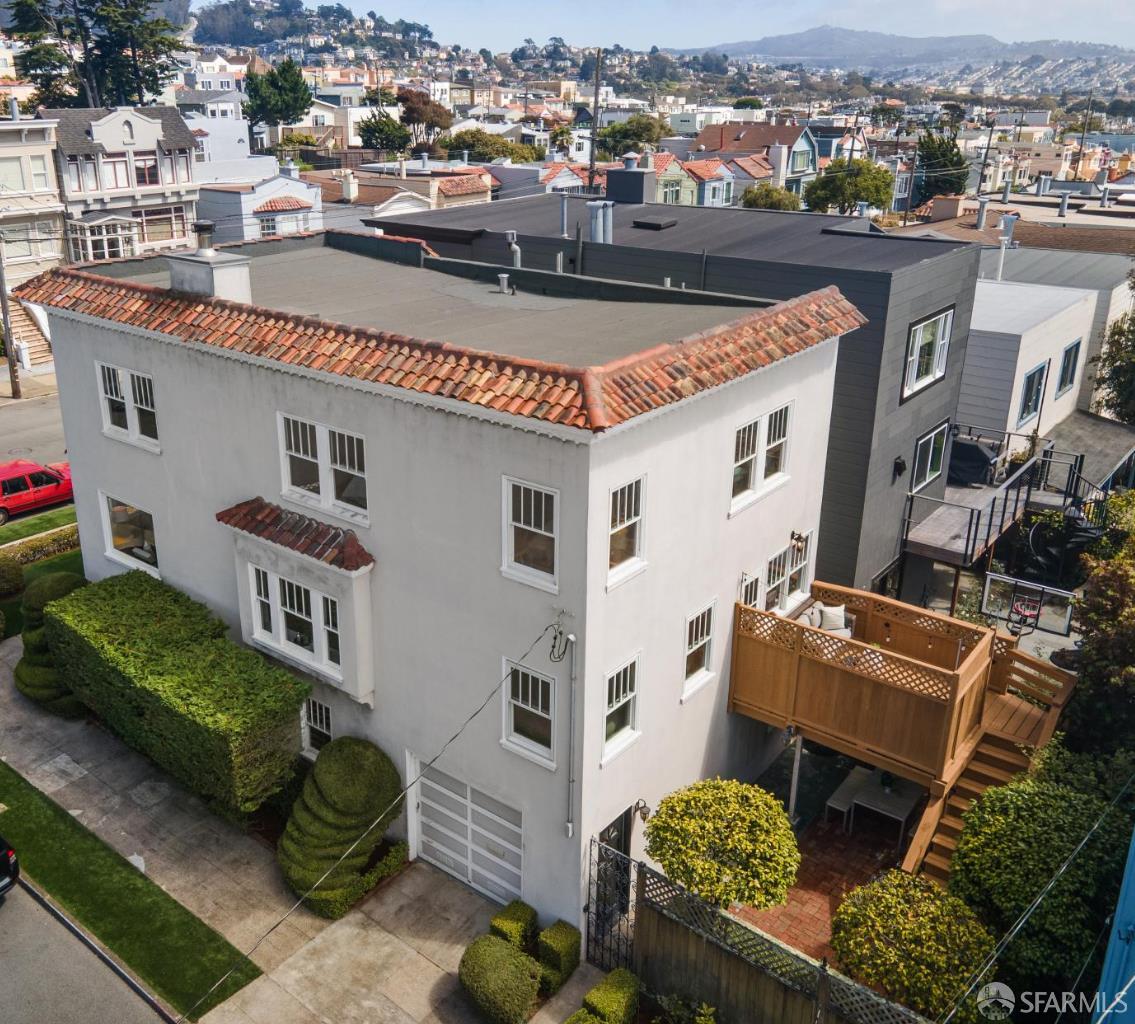 Detail Gallery Image 2 of 94 For 2201 17th Ave, San Francisco,  CA 94116 - 4 Beds | 1/1 Baths