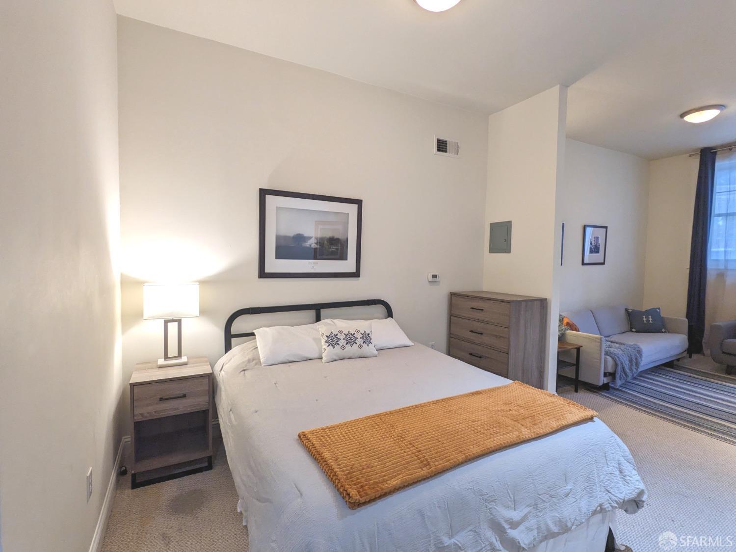 Detail Gallery Image 7 of 22 For 645 Hampshire St, San Francisco,  CA 94110 - 0 Beds | 1 Baths