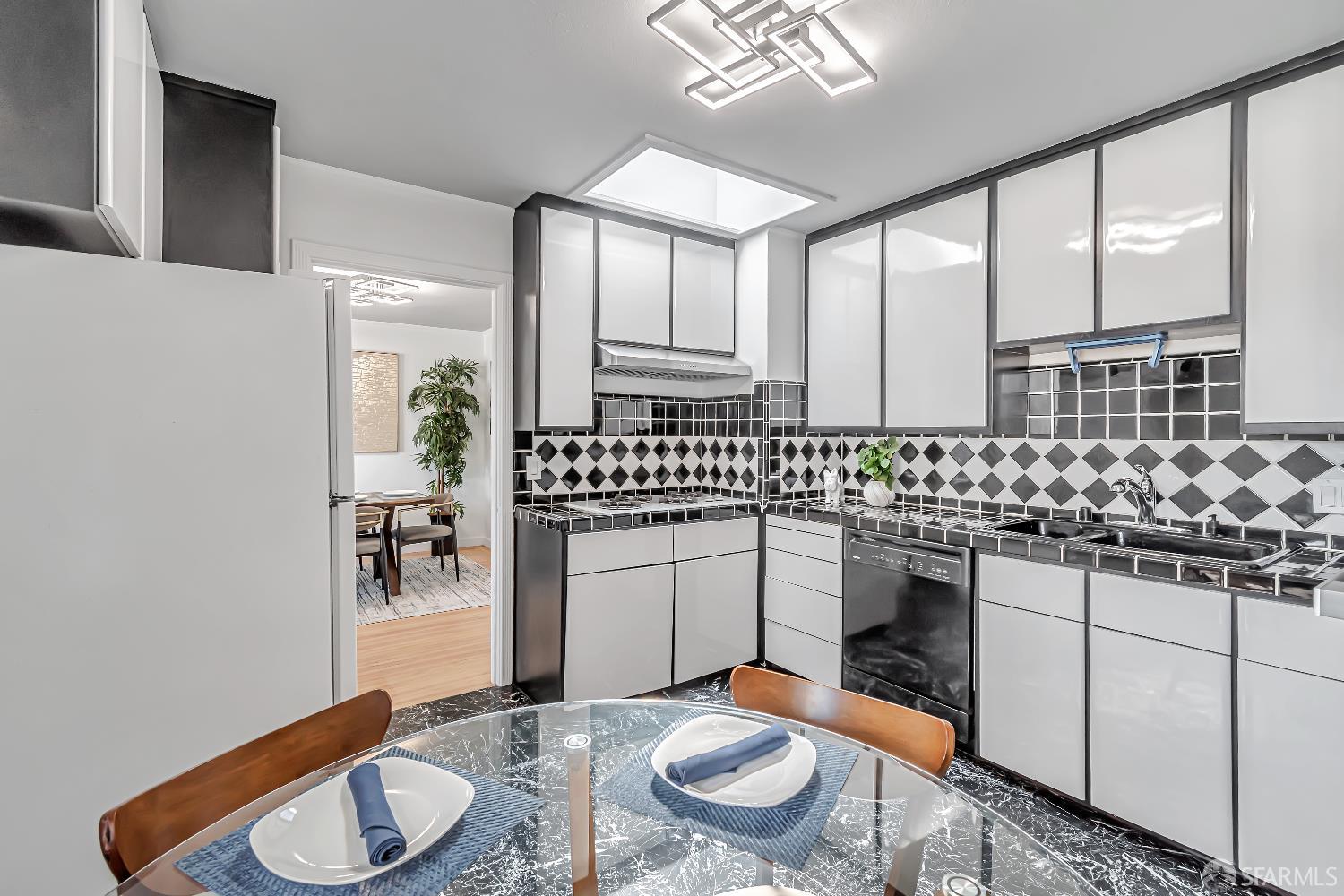Detail Gallery Image 8 of 31 For 9 Shields St, San Francisco,  CA 94132 - 3 Beds | 2 Baths