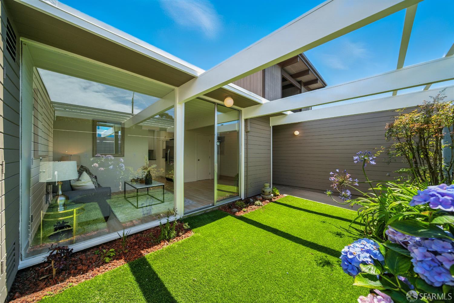 Detail Gallery Image 6 of 41 For 29 Cameo Way, San Francisco,  CA 94131 - 4 Beds | 2/1 Baths