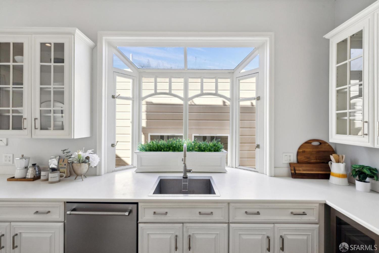 Detail Gallery Image 12 of 31 For 2344 Franklin St, San Francisco,  CA 94123 - 4 Beds | 2 Baths