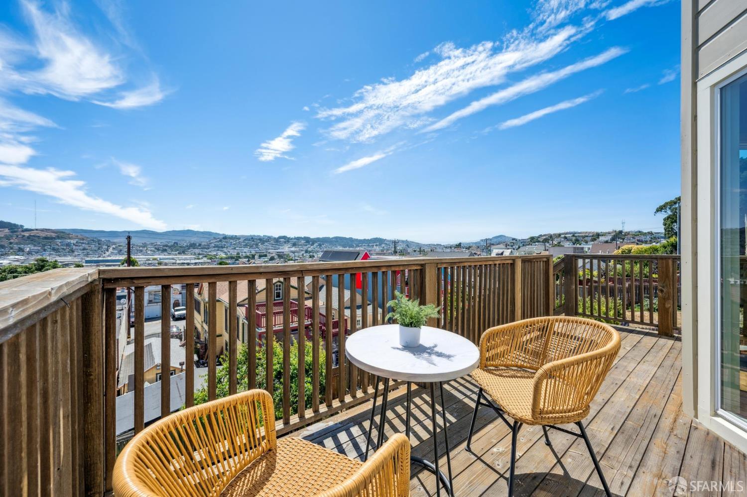 Detail Gallery Image 3 of 39 For 1343 Palou Ave, San Francisco,  CA 94124 - 4 Beds | 3 Baths